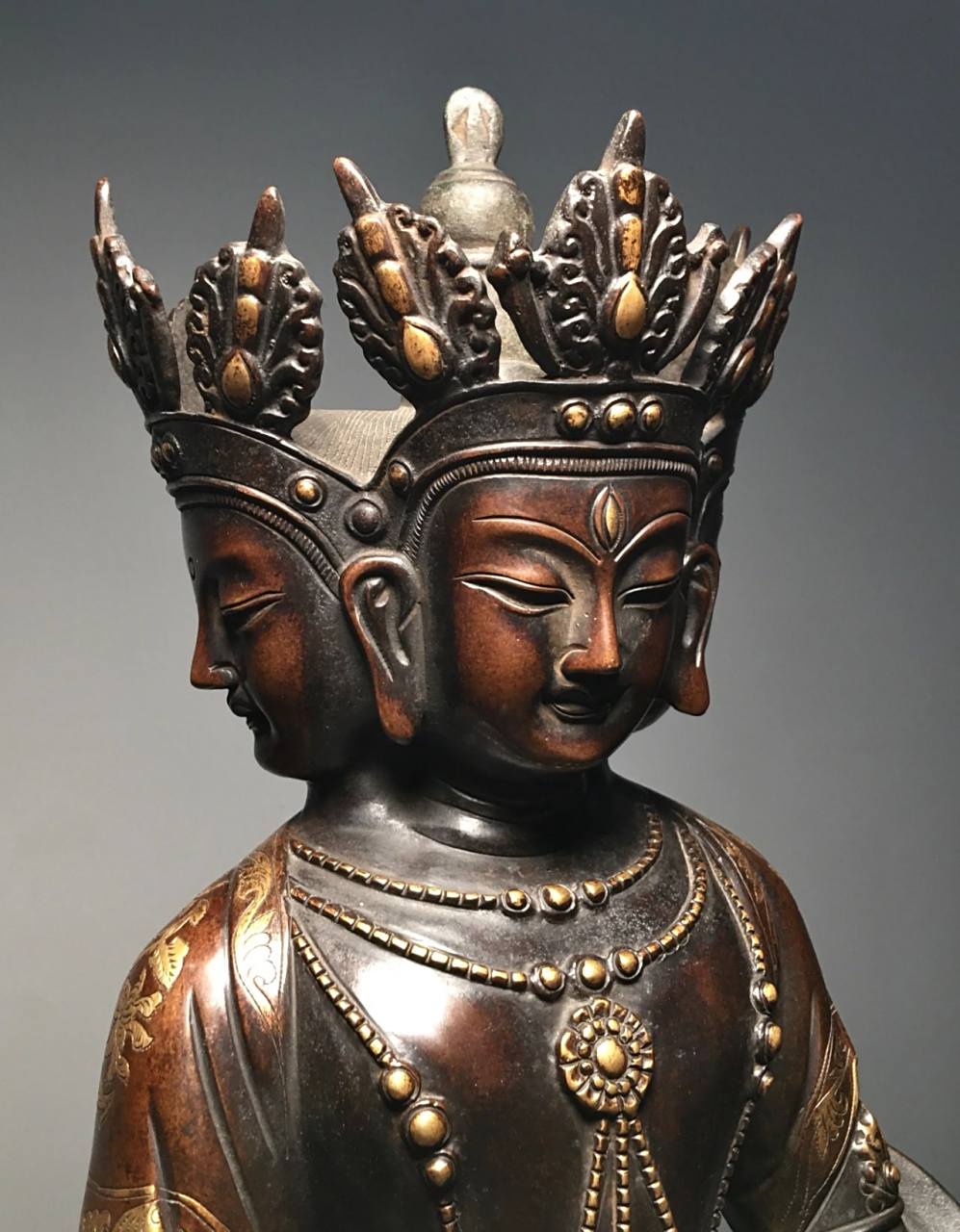 明 "大明永乐年施"款铜胎鎏金三面佛造像 明 "大明永乐年施"款铜胎