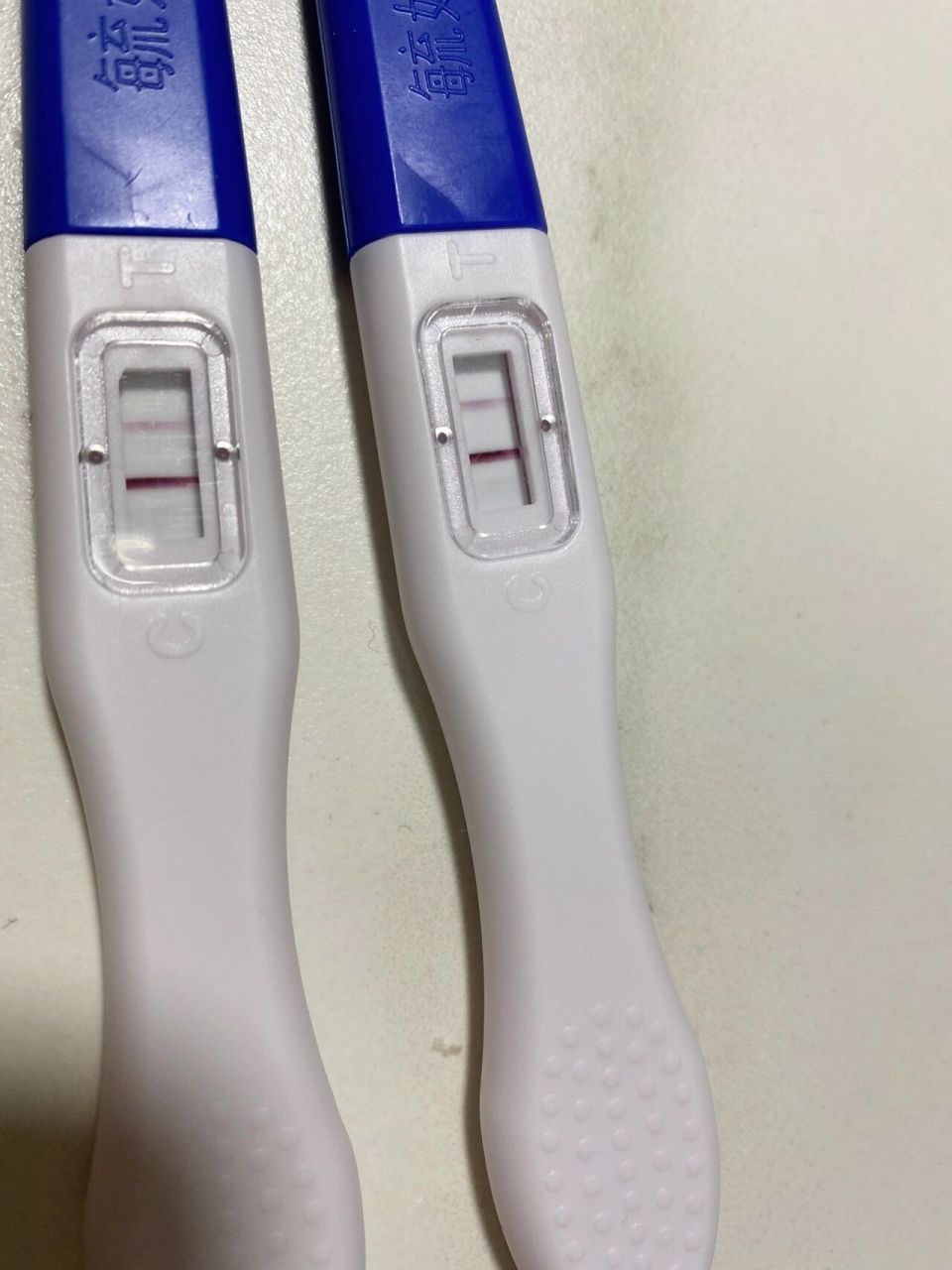 验孕棒一深一浅是怀孕了吗?