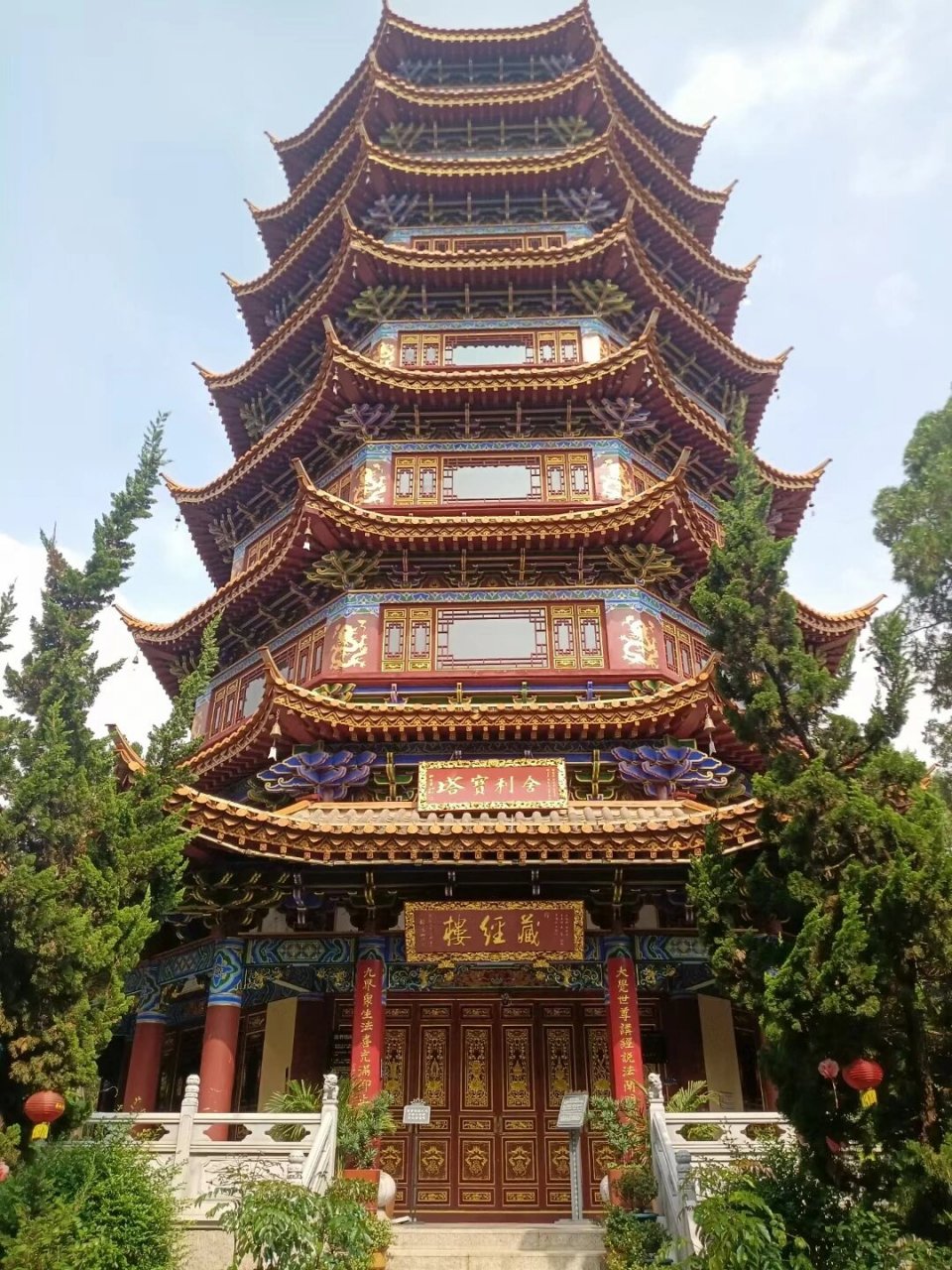 安宁八街 三和寺坐落在八街镇,八街为安宁市辖镇,东出昆阳,西进易门