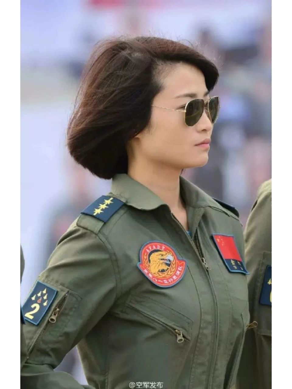她是中国培养的首批歼击机女飞行员之一,也是首位驾歼-10飞机飞上