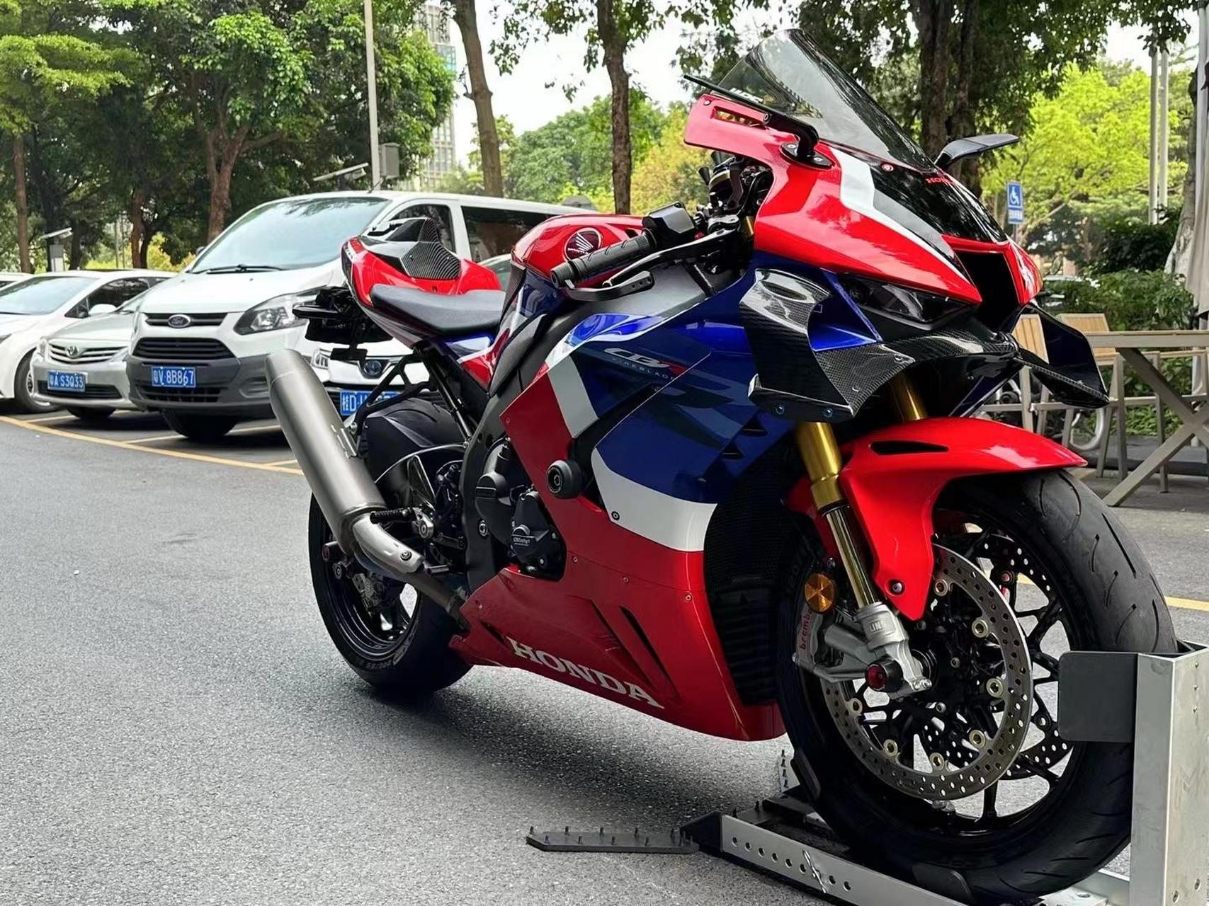 8万 车型: 本田 cbr1000rrr-sp 日期: 2021  里程: 12800 km 详情