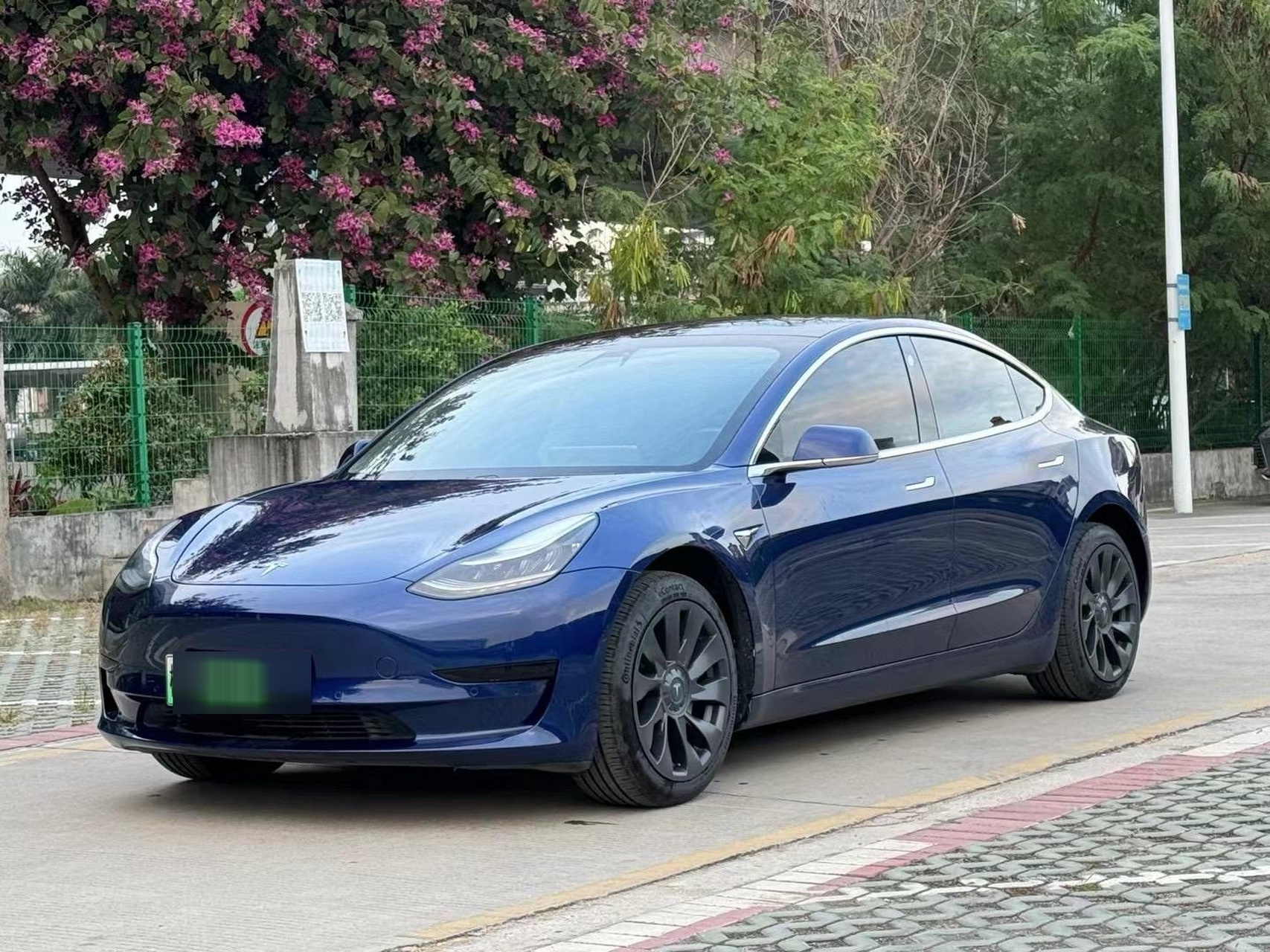 2万.特斯拉毛豆3标准续航蓝色(降价13.