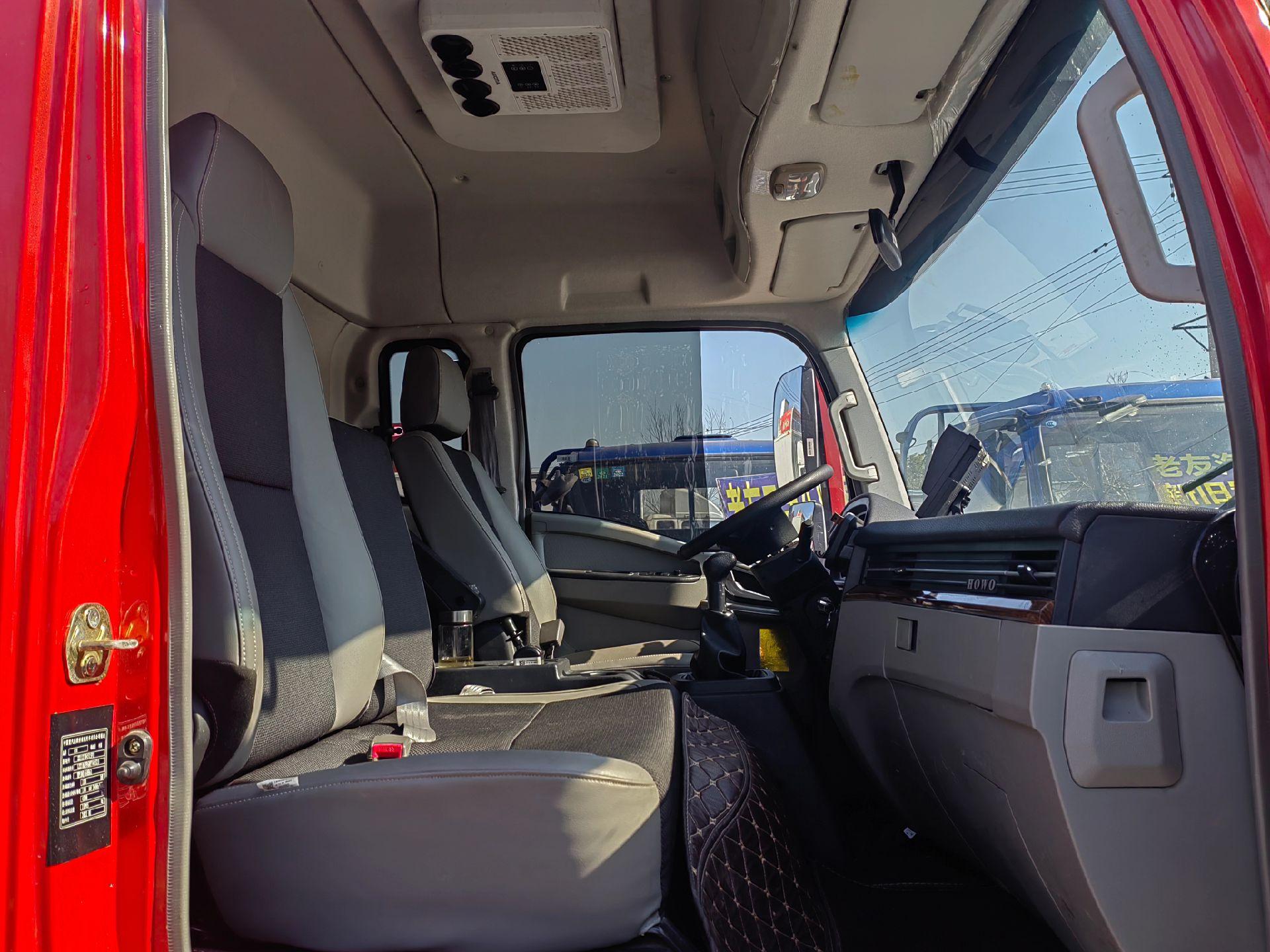 2022年8月上牌,重气最高配统帅,箱长5米8,宽2