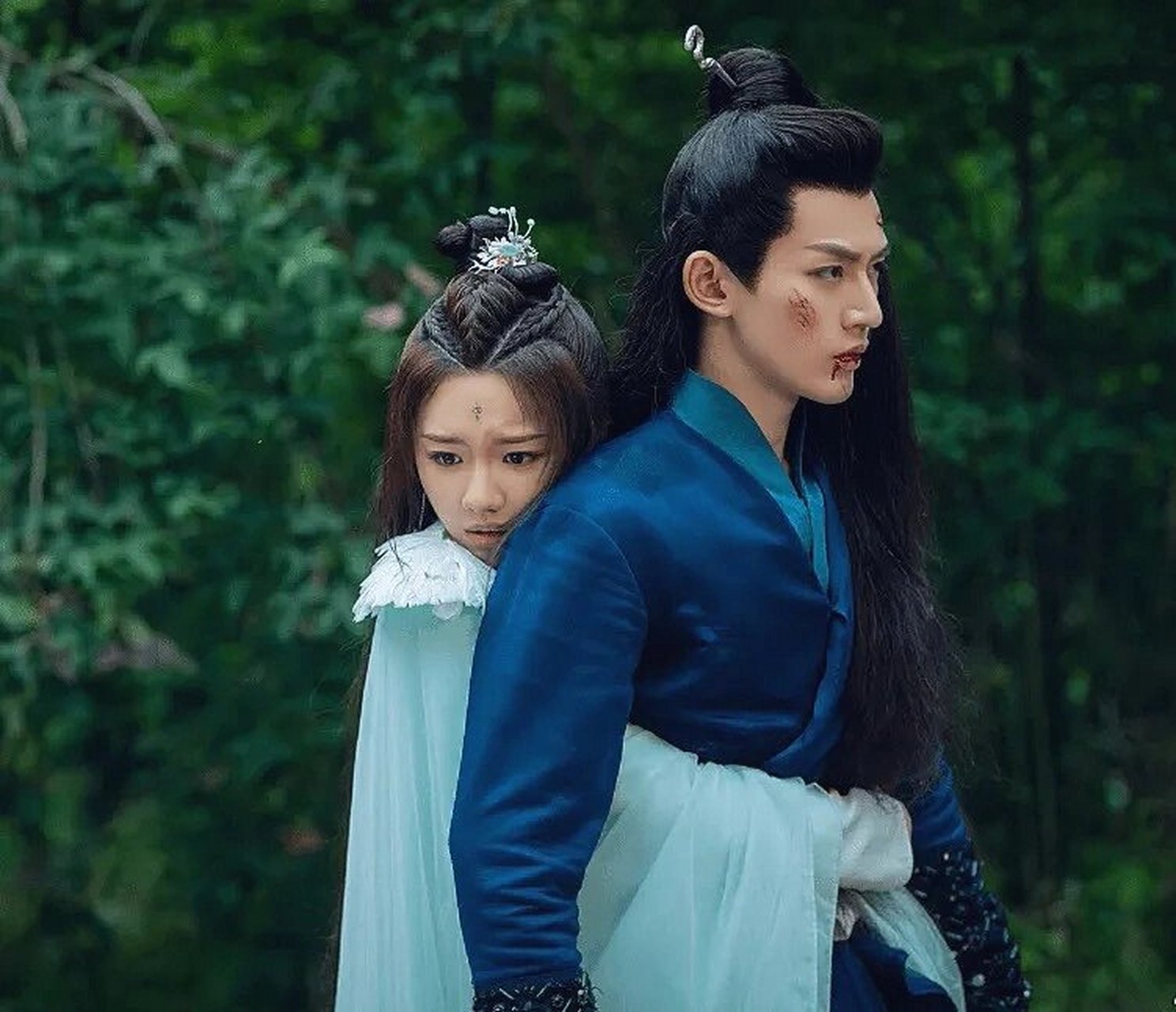 9391 流萤是小姐夏侯雪身边的贴身呆萌小丫鬟,偶然情况下替小姐救