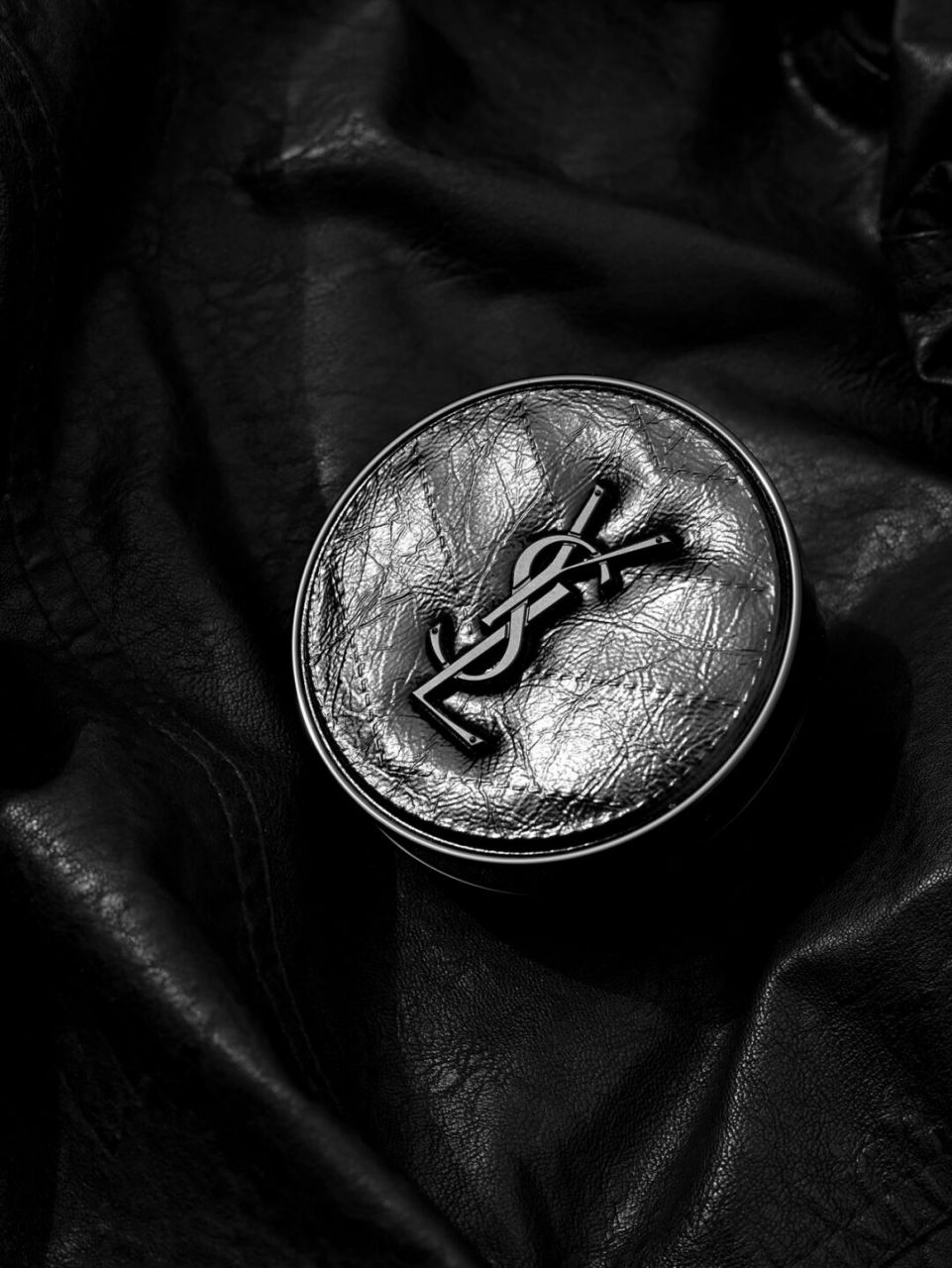 谁能抗拒ysl02niki高定手袋的柔软皮褶?反正我不行!