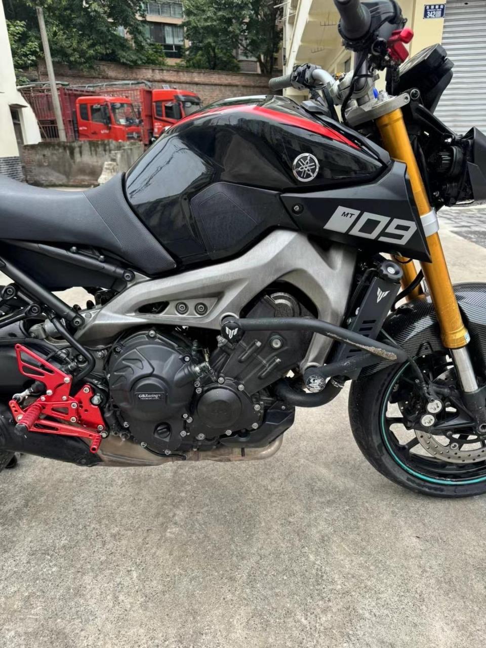 最新到货15年雅马哈mt09带一套手续改装螳螂头前后半热熔新胎正新s3贵