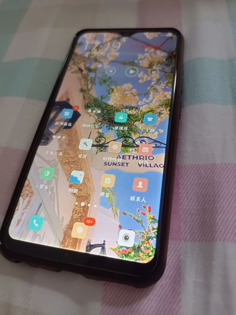 快用了四年的vivoy93 vivo真的蛮抗造 摔了蛮多次,就是碎了钢化膜