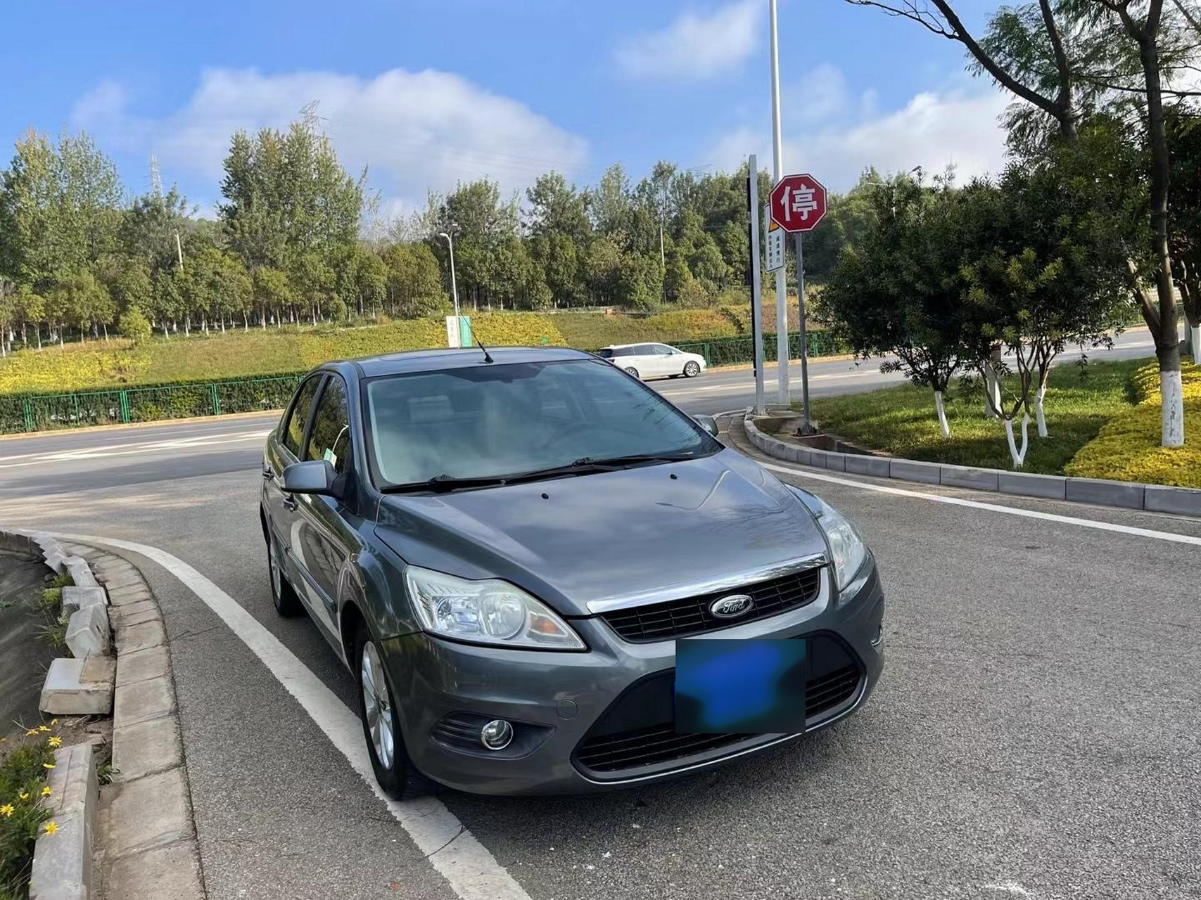 经典三厢版福特福克斯 2010年7月上户,带天窗,多功能方向盘,铝合金