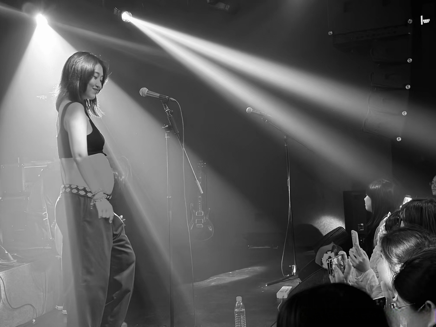 昨晚/n/主唱晓彤miss-mix乐队>主唱晓彤miss-mix乐队 带着孕七月的胎