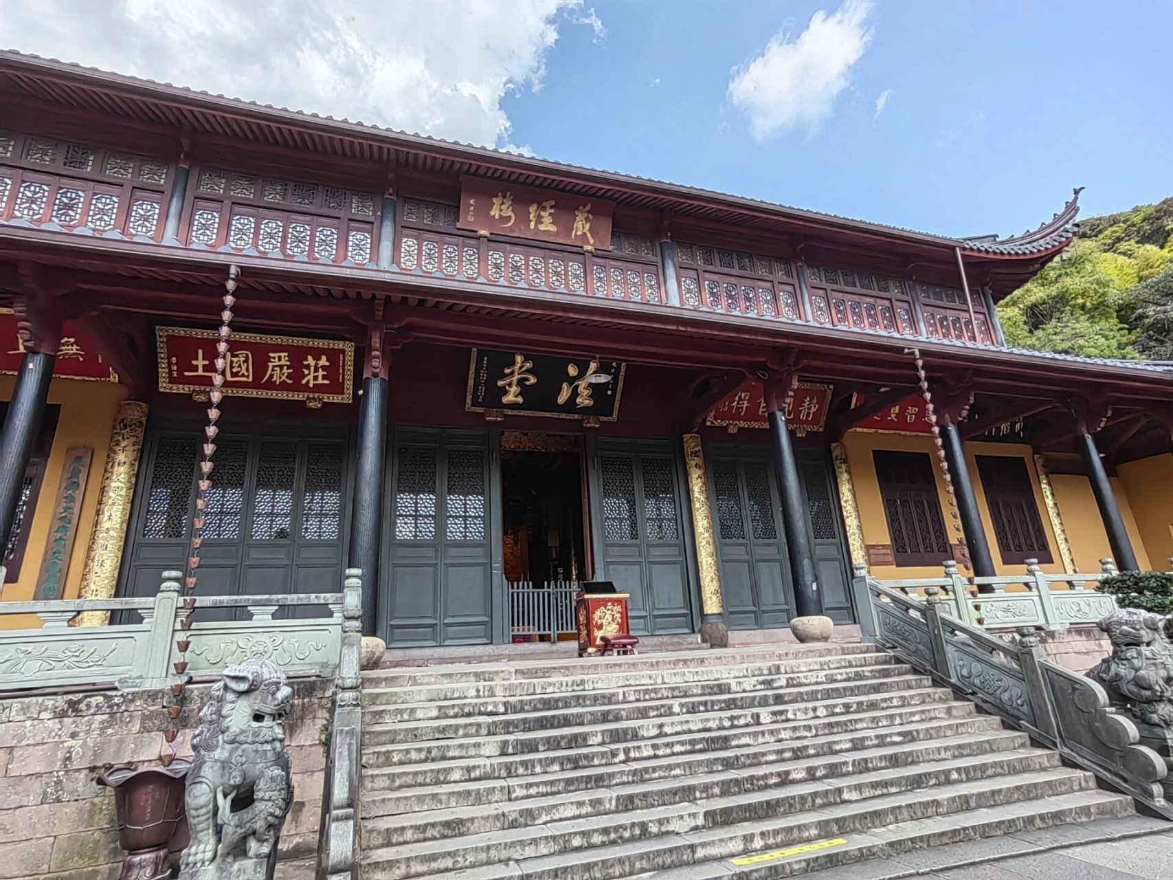 天童寺 天童寺 关注 比起灵隐寺,我更爱宁波安静的千年古寺 在宁波,有