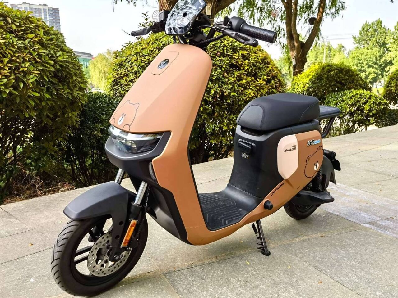 ninebot九号智能机器人电动车f35 九号f35是一款linefriends联名款