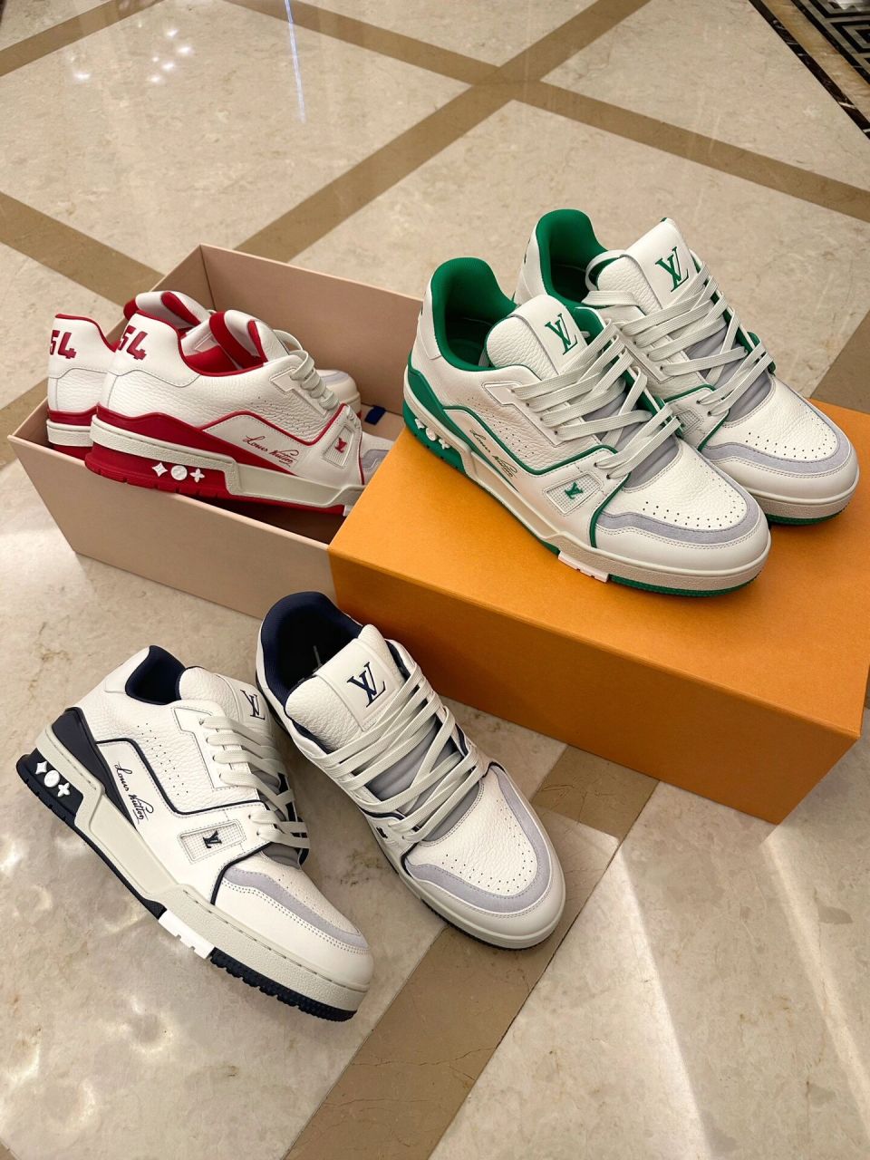 lv新款trainer三色齐了06 初代trainer刚出来的时候觉得不好看