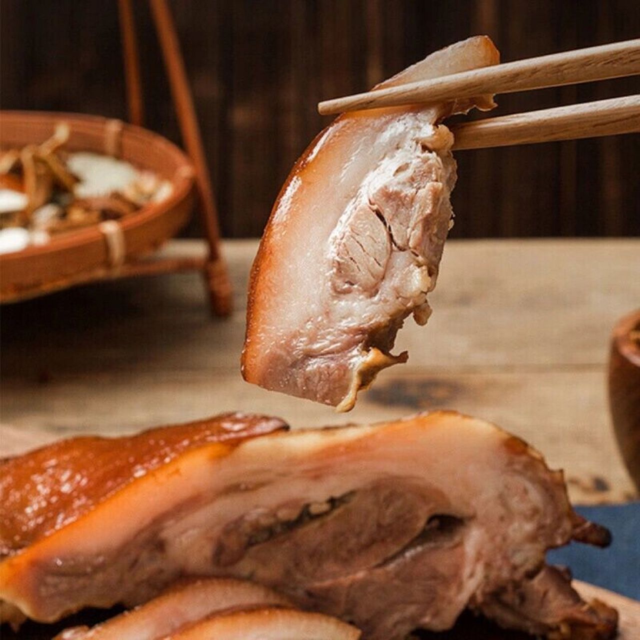 五香卤水配方及卤猪头肉卤制方法 一,卤水制作方法: 原料:清水70斤