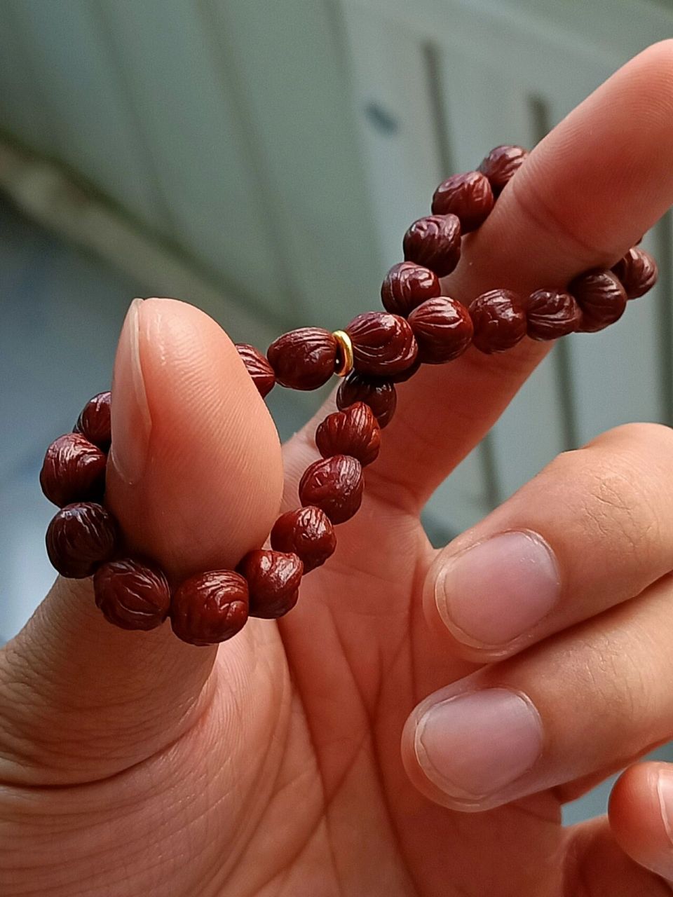 龙纹桃核 大的柳叶龙地球仪两年  小的龙纹金鱼肚1年 长串也是一年