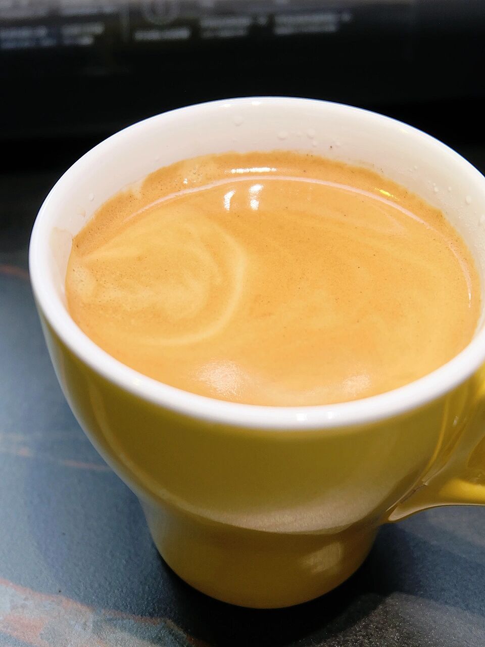 我们平时喝的美式,拿铁,卡布奇诺,馥芮白意式咖啡,都是在浓缩咖啡的