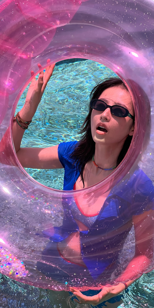 周雨彤泳装壁纸图集