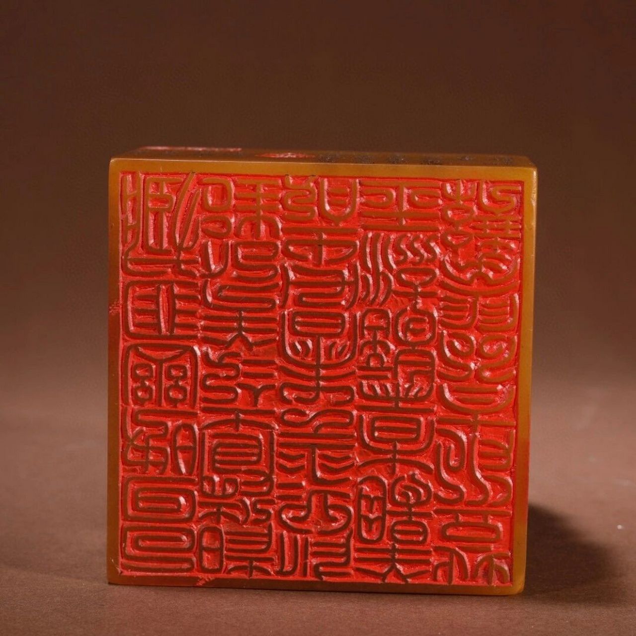 清代 尚均款极品田黄石五龙钮印章.      规格:高13.5cm宽10cm重2341g