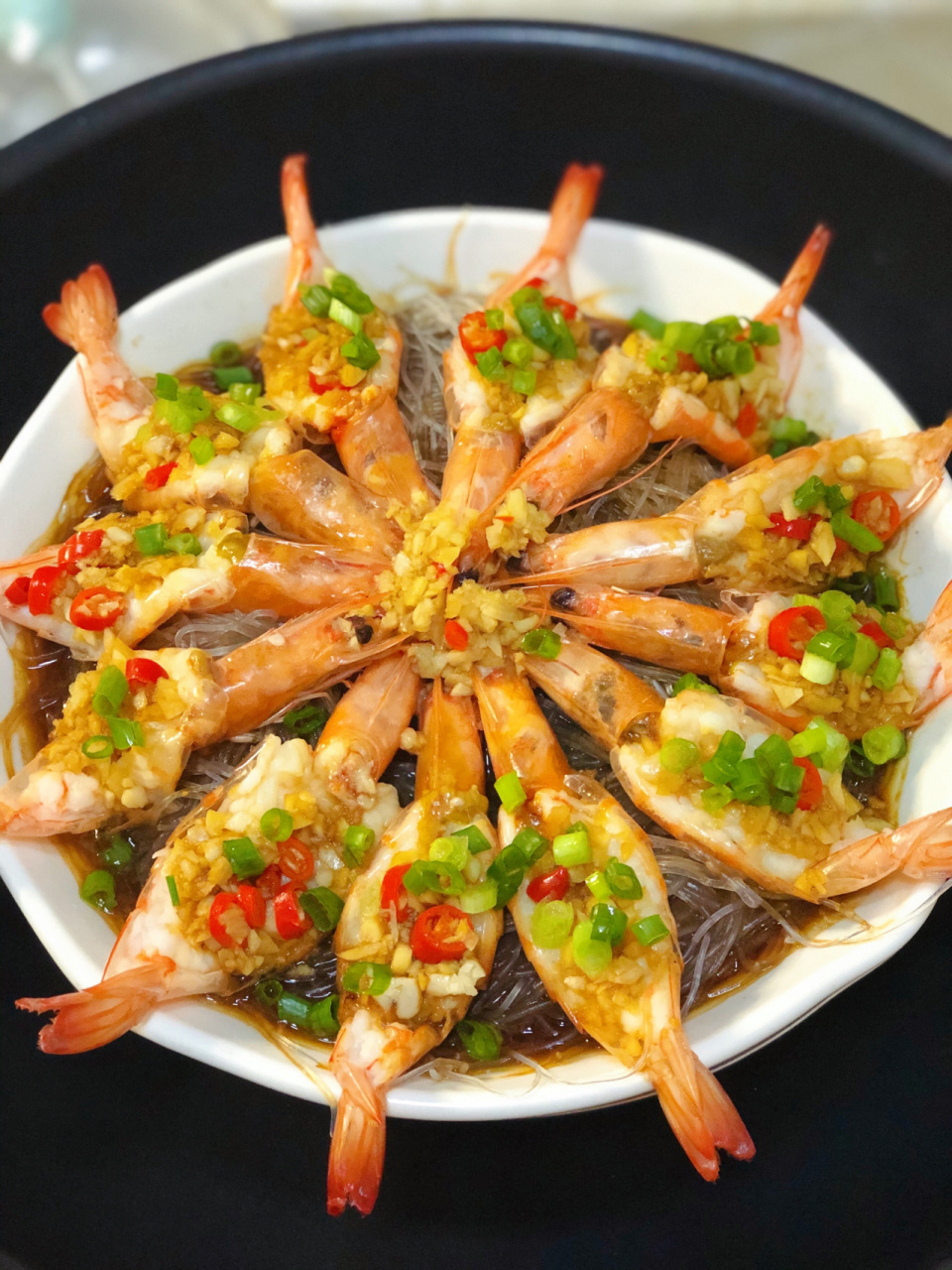 鲜嫩美味的蒜蓉粉丝蒸虾😋爱吃虾的n种做法 蒜蓉粉丝蒸虾,简单颜值