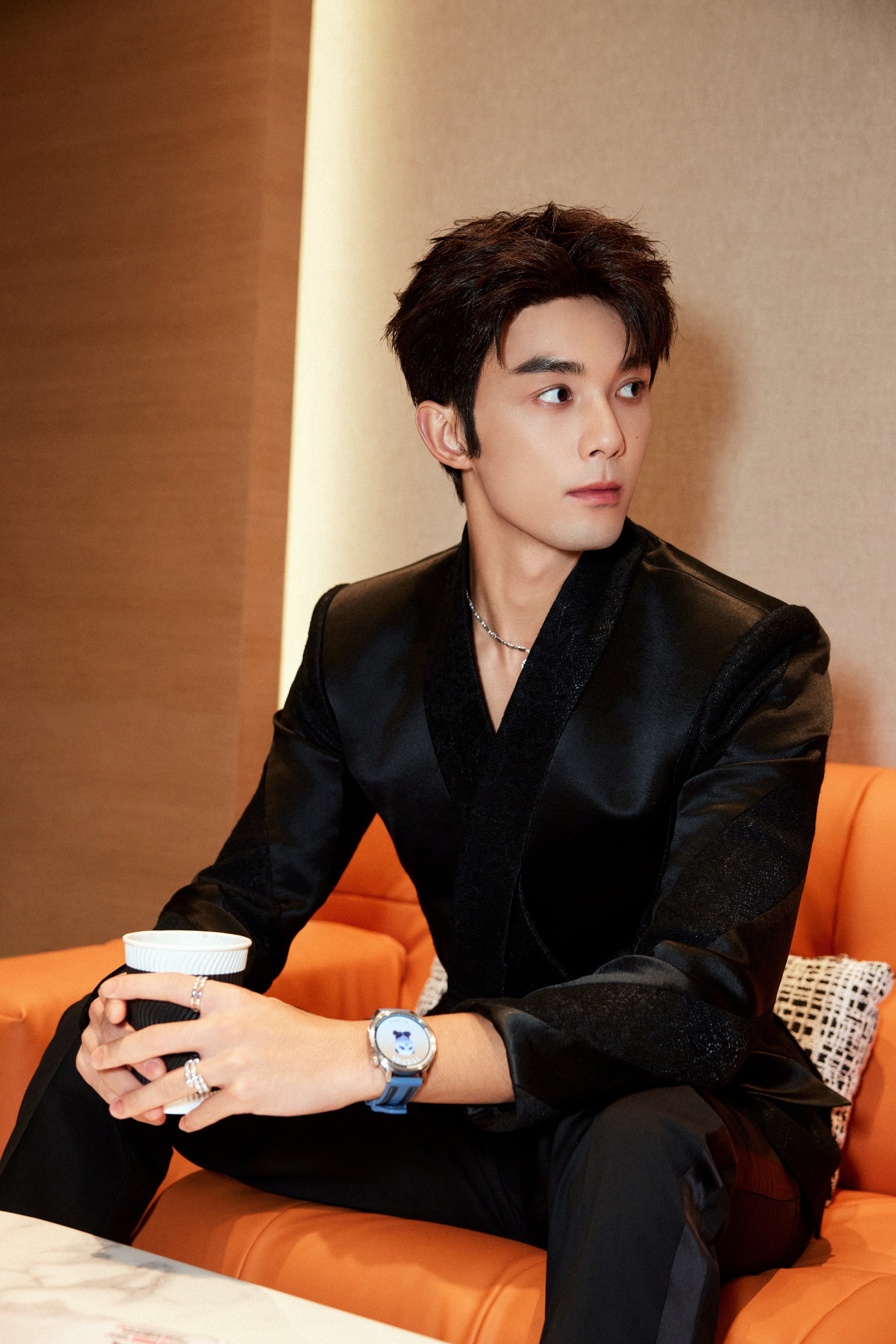 被吴磊的熊猫表盘可爱到了 就问谁不喜欢古灵精怪的大熊猫啊!