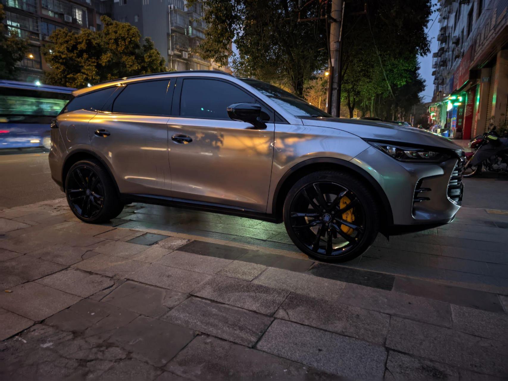 比亚迪唐dm液态金属银改色膜.