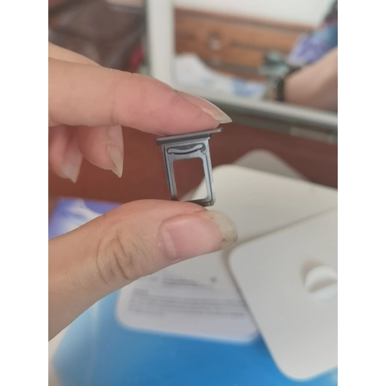 iphone14p为什么卡槽没有序列号 ?据说都没有? 那我浅浅放心了