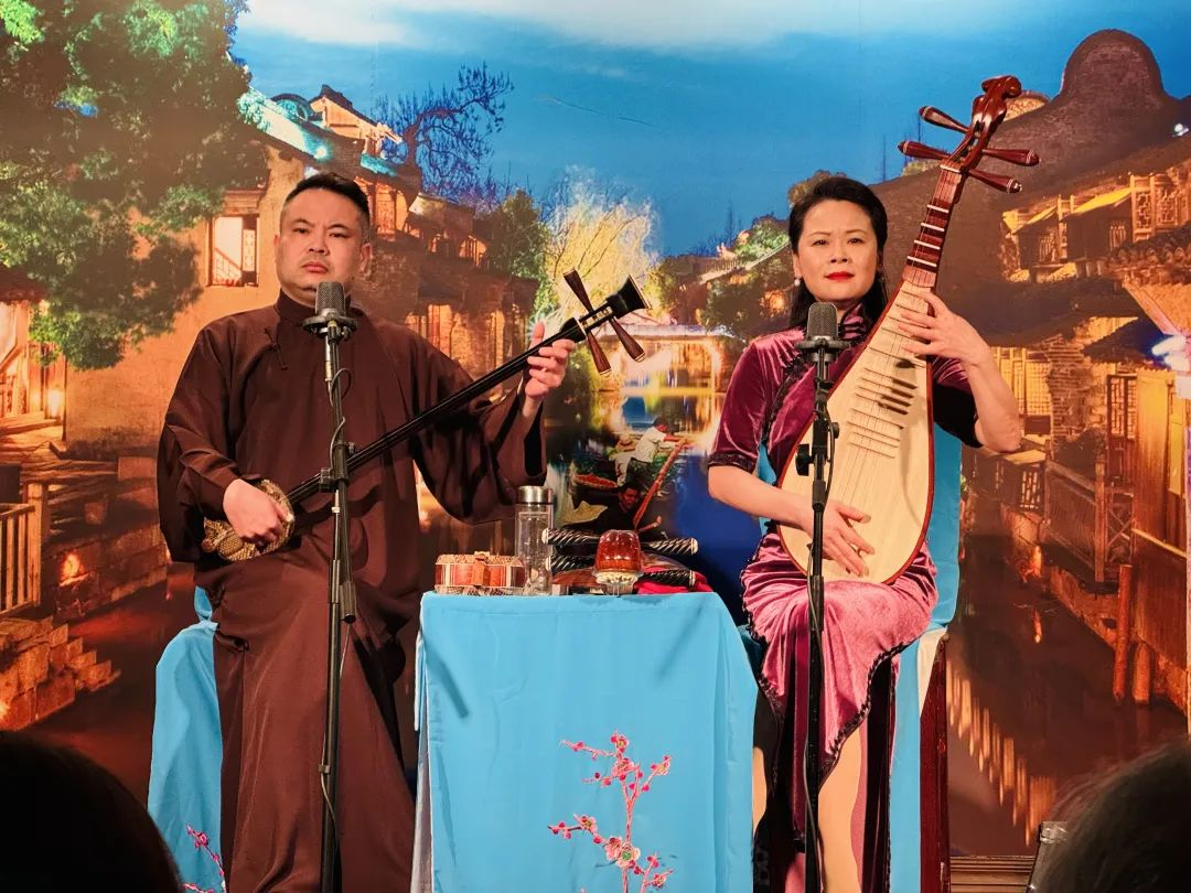 这里的长篇评弹真有味儿】为大力弘扬传统文化,丰富社区文化生活,继续