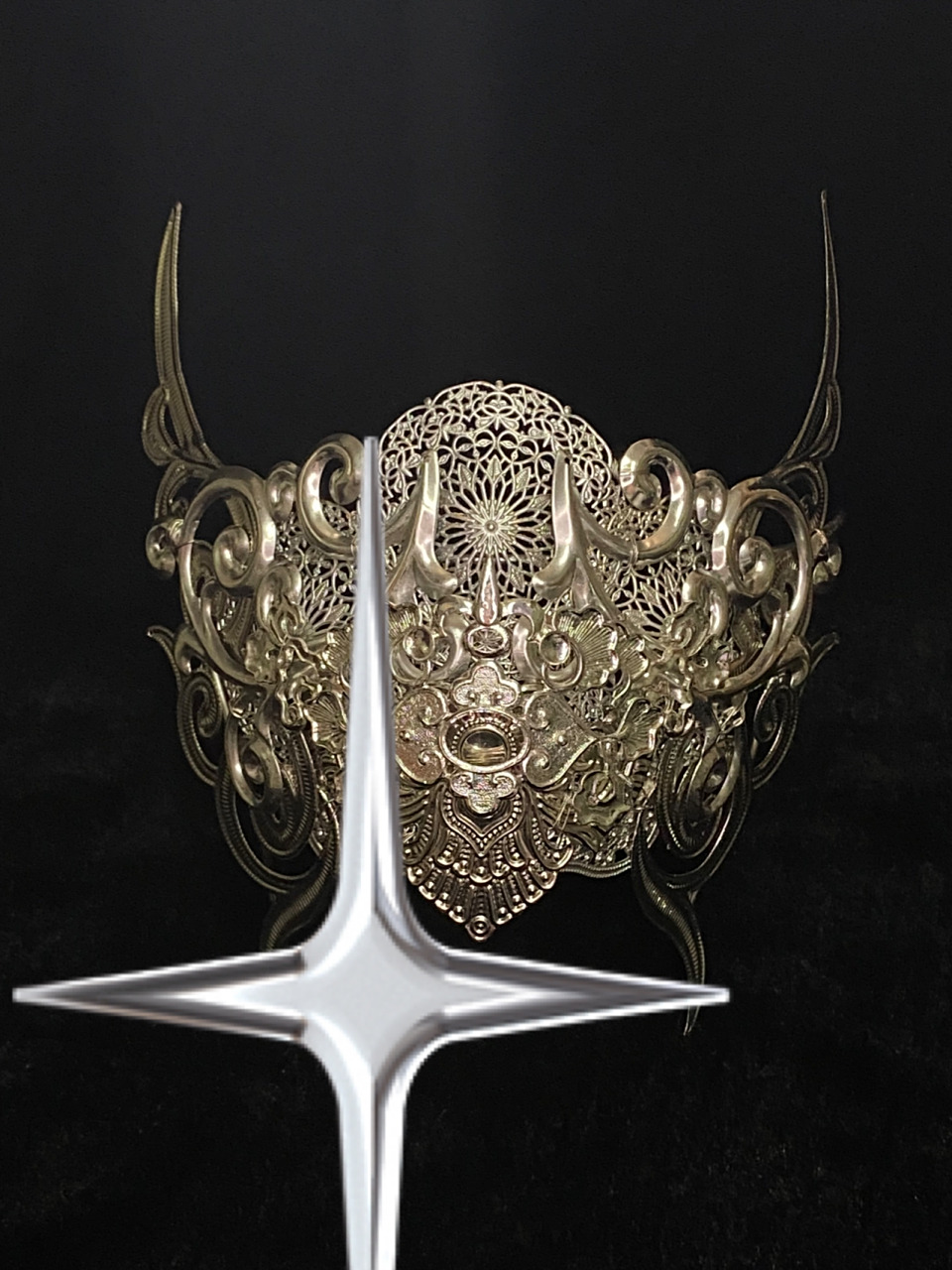 汉服面具 最近新设计了一款面饰 名字叫饕餮 	 既可以当头冠又可以当