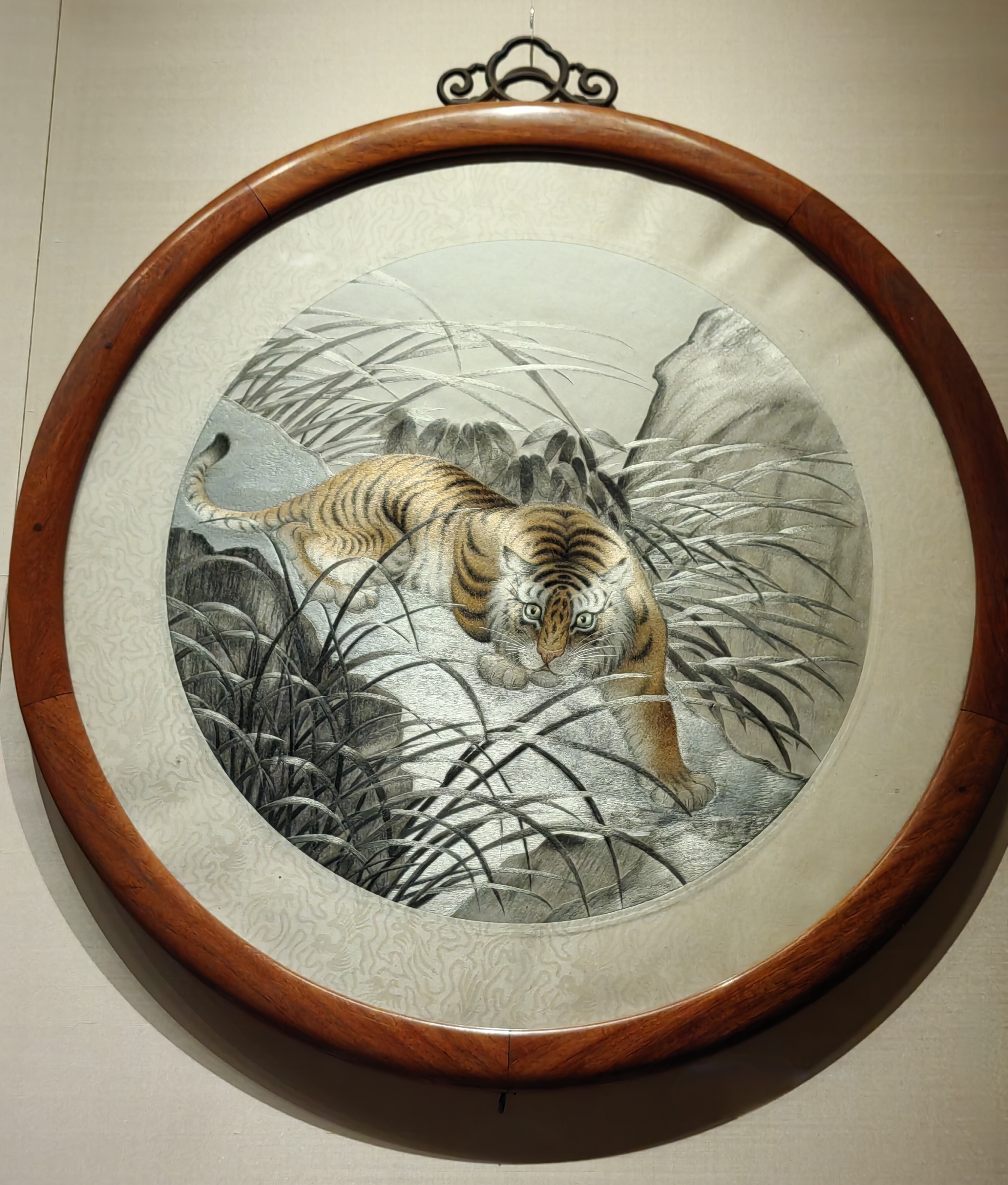 宋以前的缂丝,多为日常实用品.时至南宋,缂丝开始转向仿名人书画.