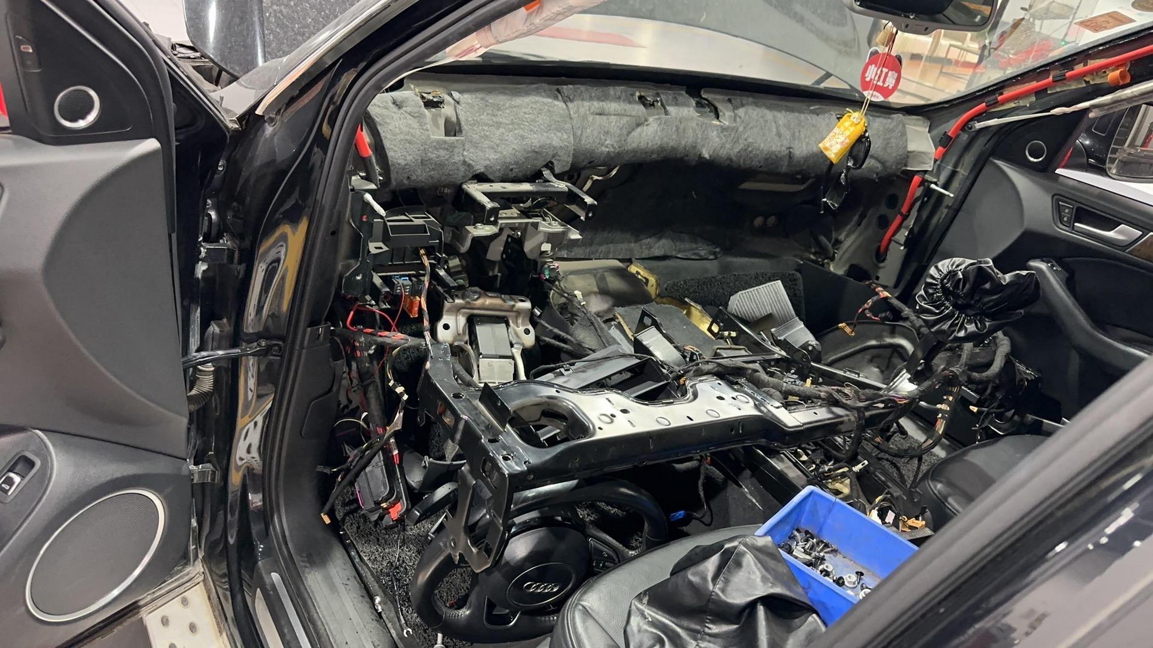 奥迪q5更换蒸发箱.奥迪q5更换蒸发箱 2天完工,浩大工程