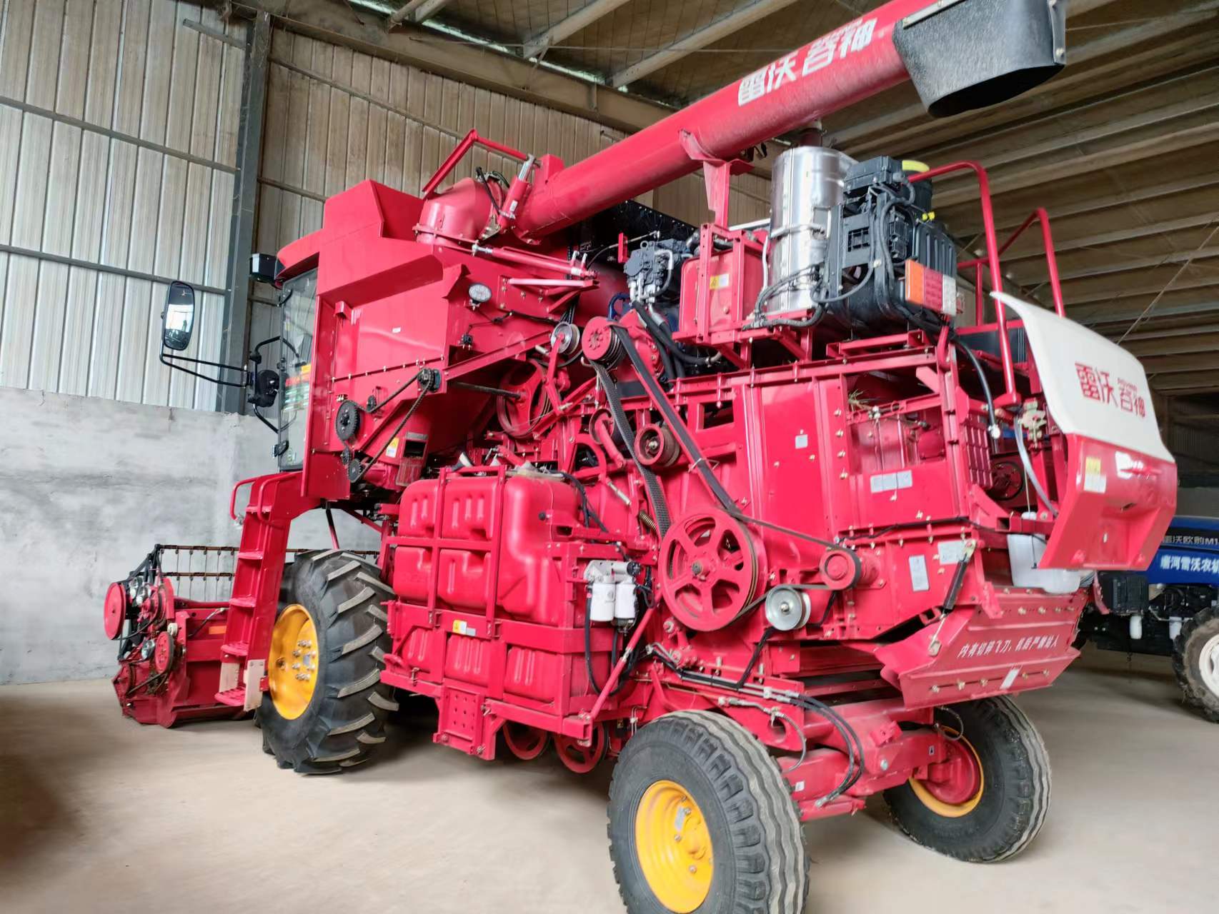 23年小麦收割机,gm100工作160小时,基本准新车!刚过磨合期!