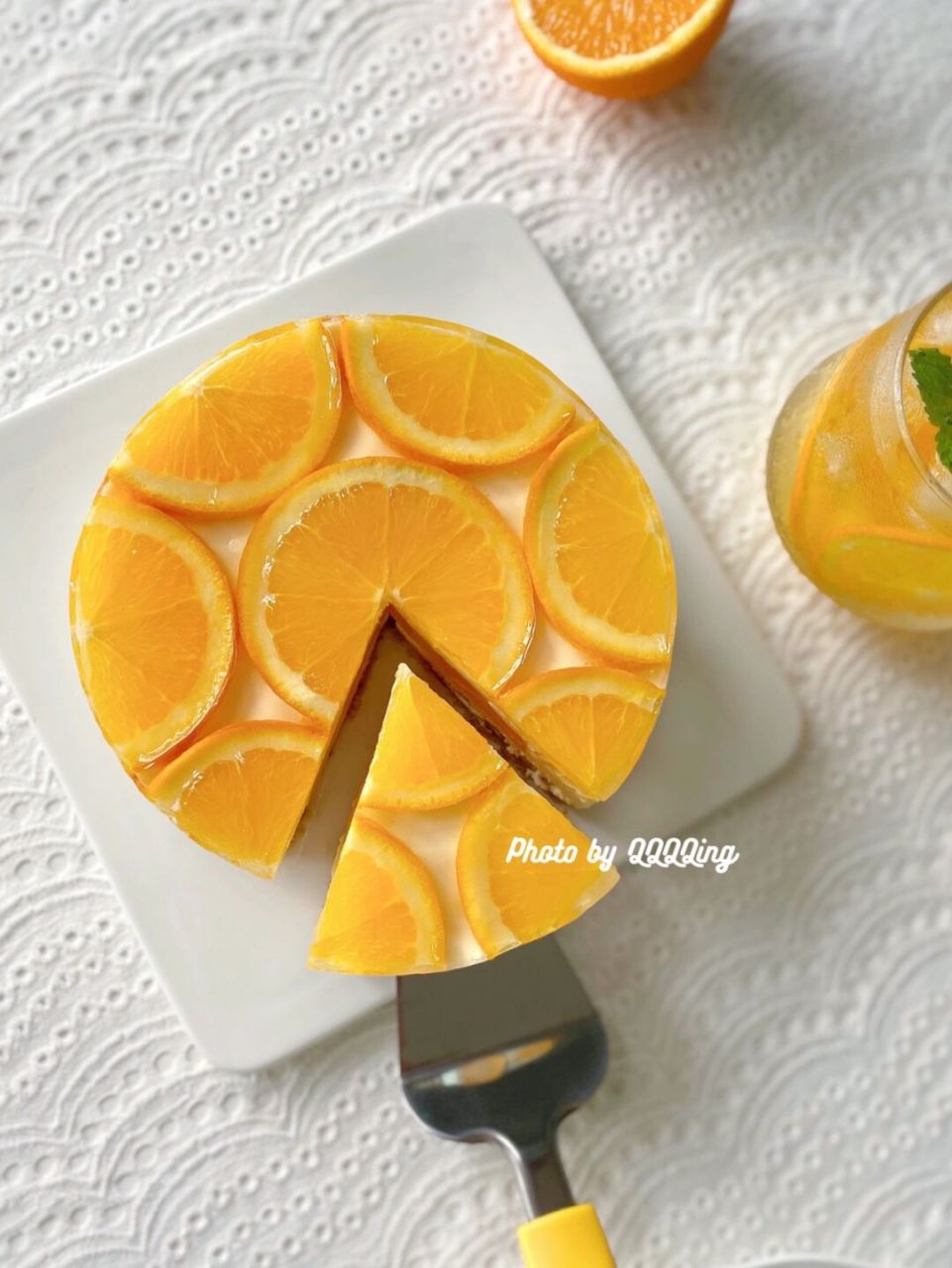 今天分享清甜好吃的92橙子慕斯蛋糕,清新口味,橙子和奶酪的结合真的