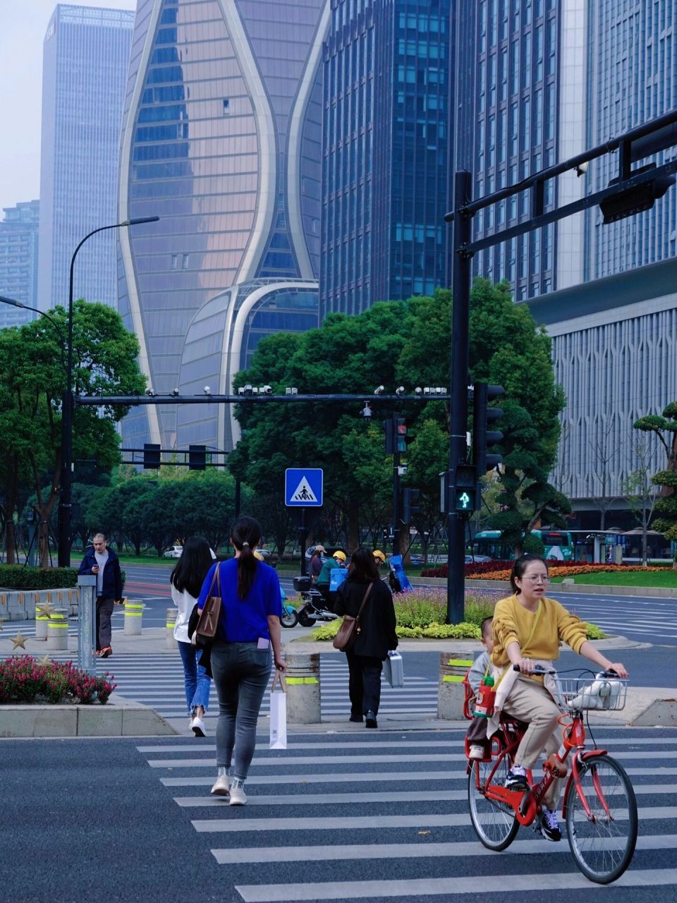 钱江世纪城街景随拍,确实是杭州的都市封面 大家似乎对钱江世纪城的