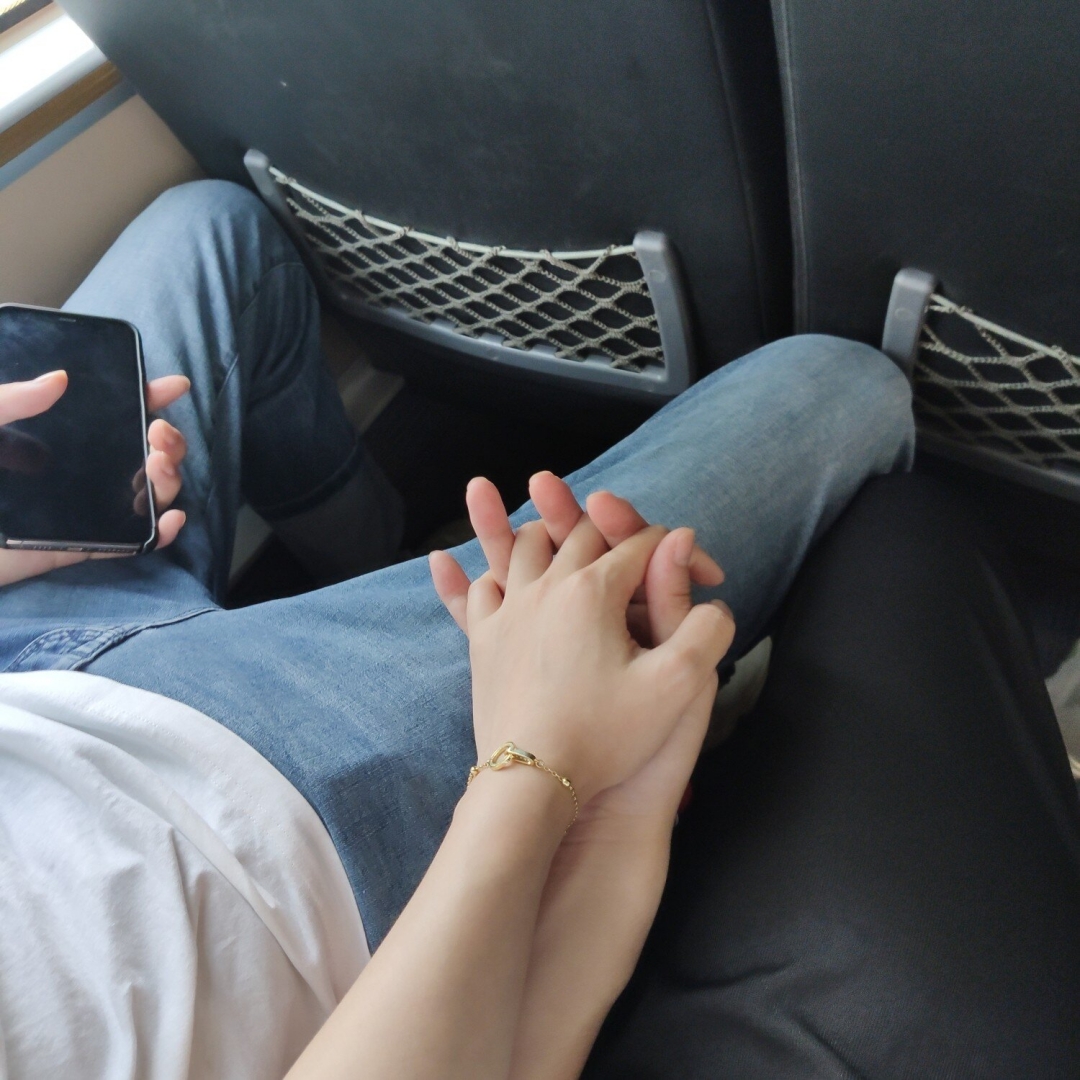 牵手图片 家人们,今天给大家分享一些牵手的图片~