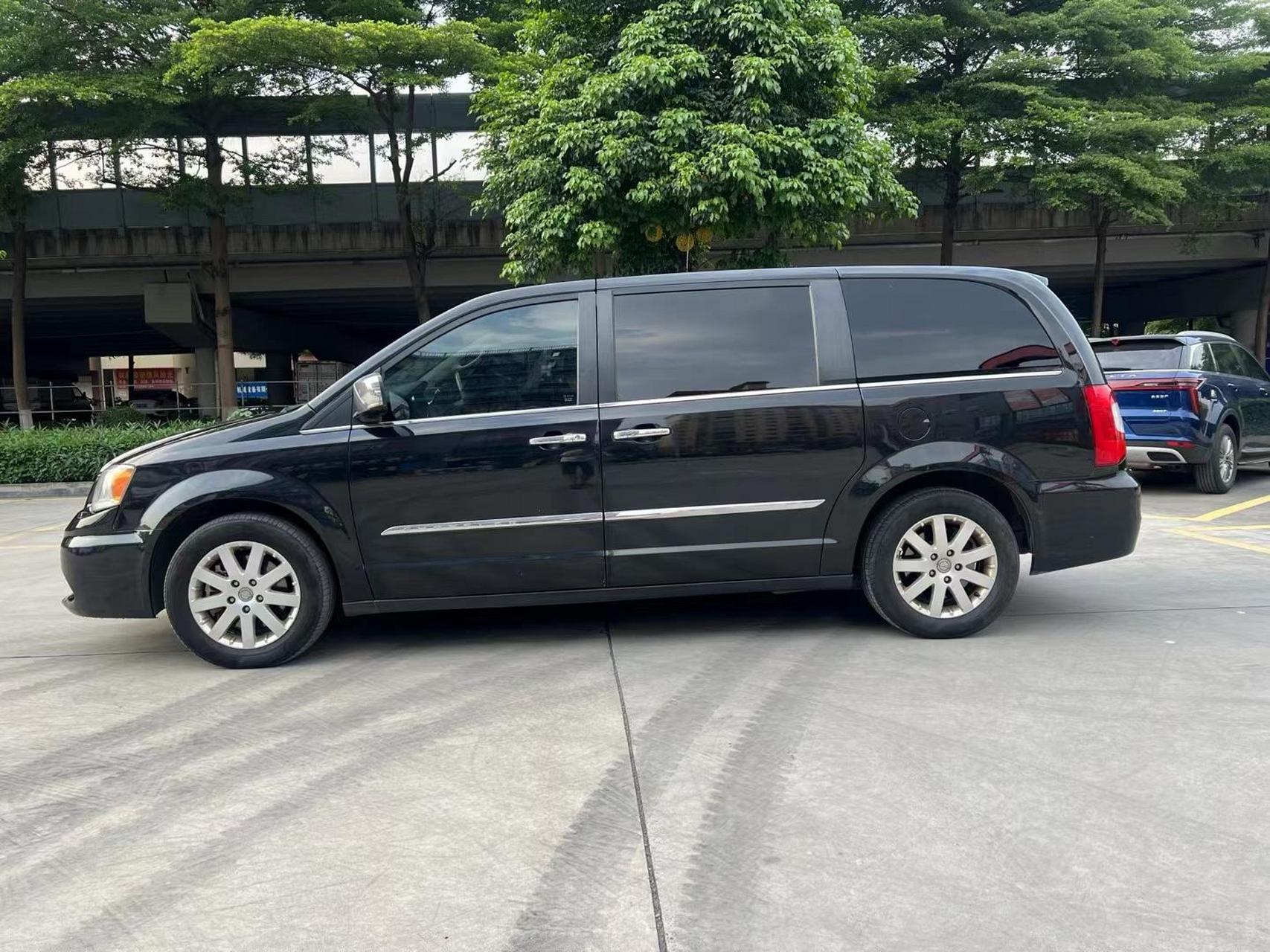 克莱斯勒(进口)大捷龙豪华版7座mpv  v6 36自吸,当年新车56万