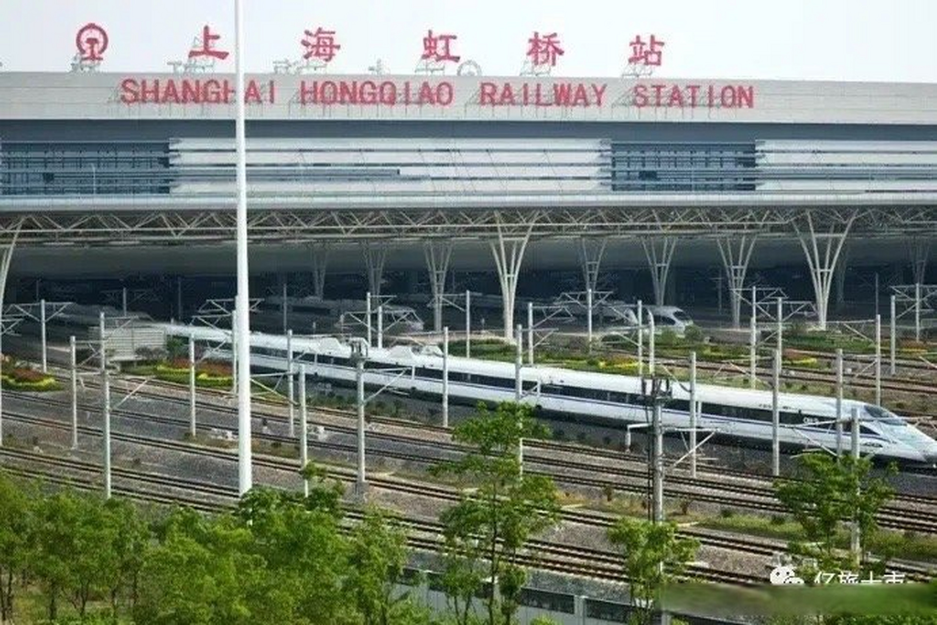 1,西安北站:站台数最多,18台34线是国内站台和股道最多的高铁站.
