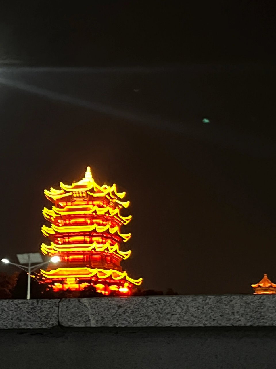 黄鹤楼关灯时间 黄鹤楼十点半关灯,今天周日,刚刚拍完就关灯 开心