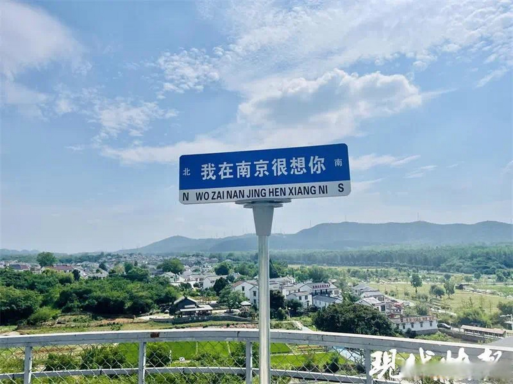 第一次看到这种路牌时我想起当年百子湾的葛宇路及路牌规划问题,后来