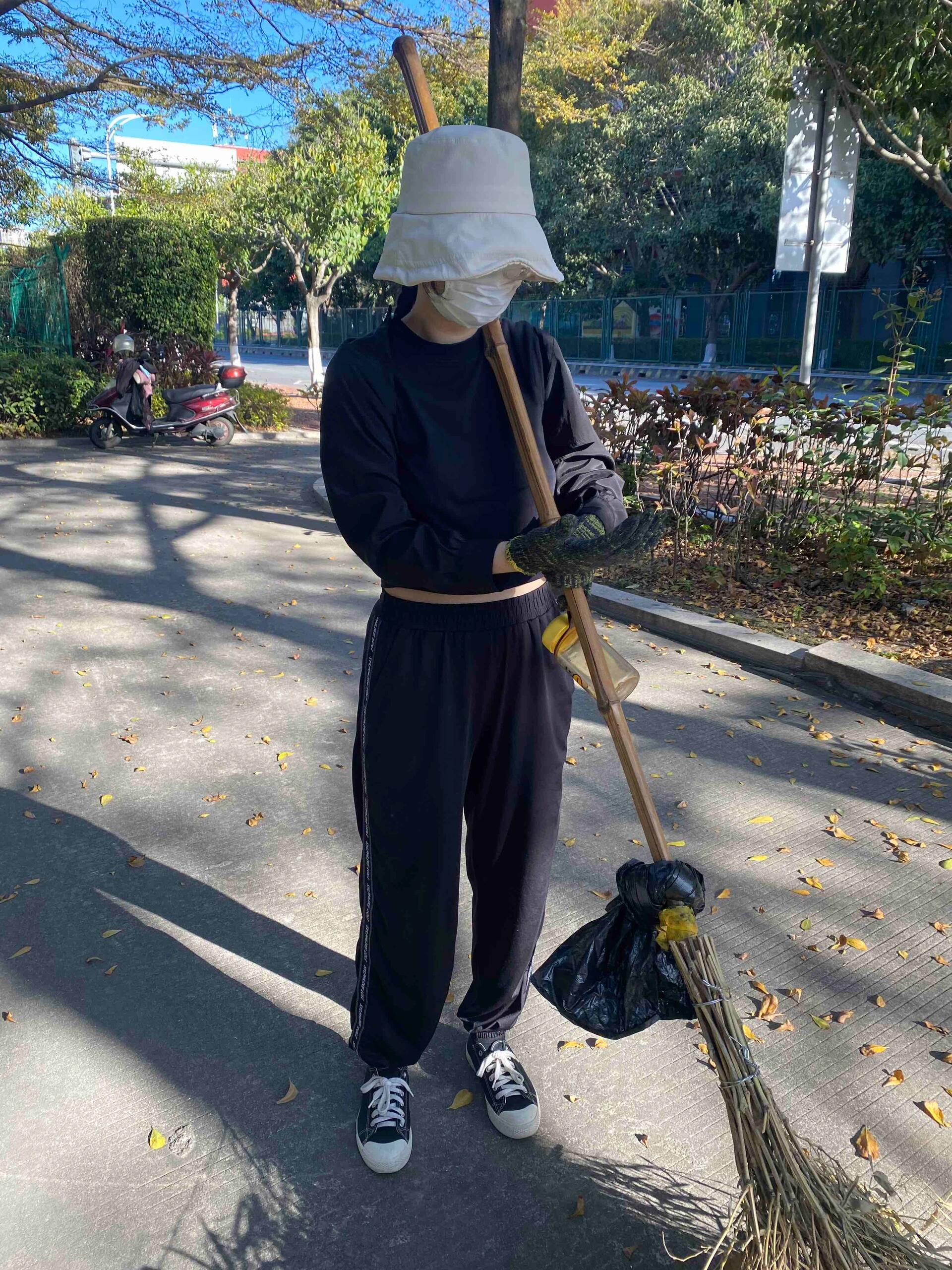 今天去帮我妈扫大街