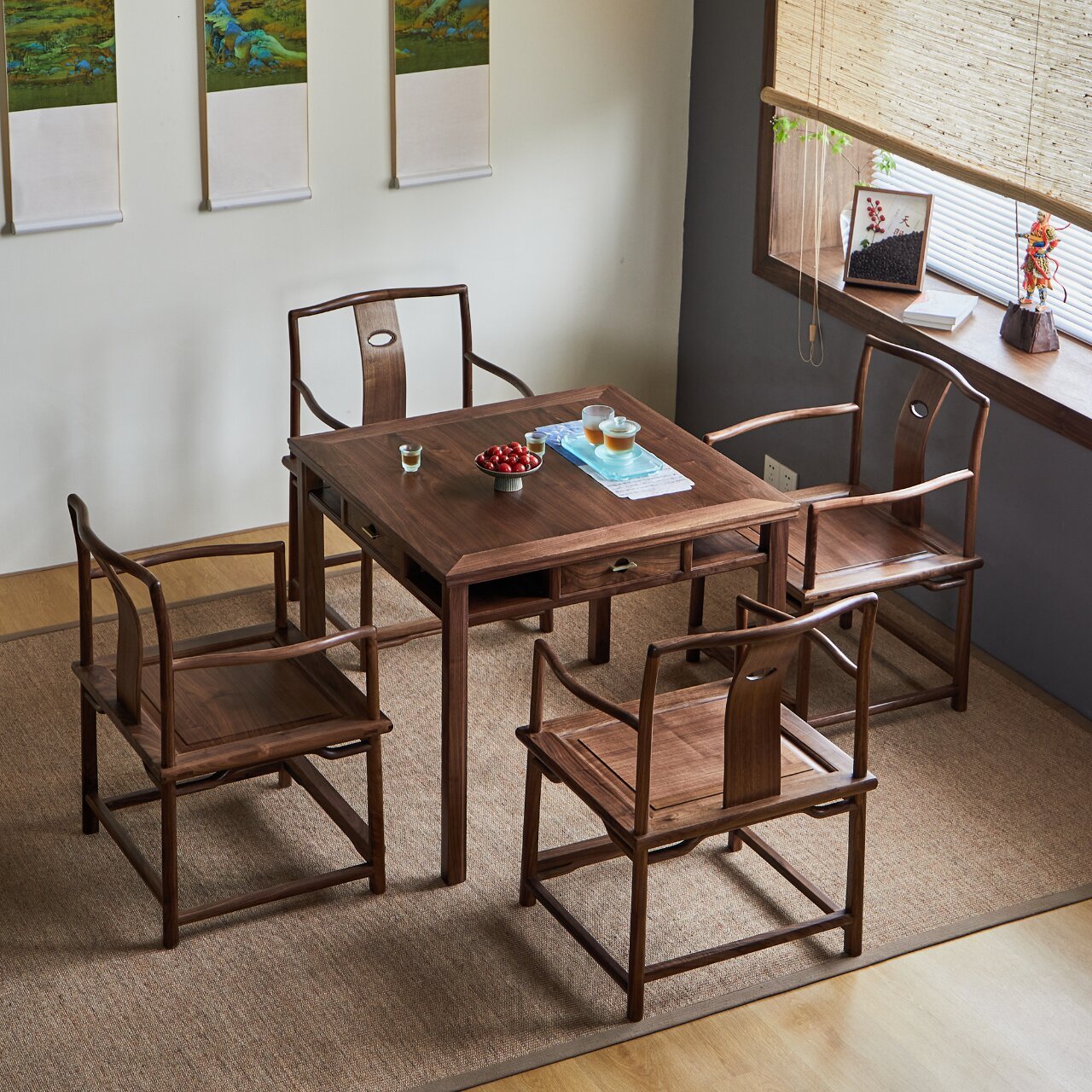 八仙桌—中华民族传统家具 其使用方便,形态方正,结体牢固.