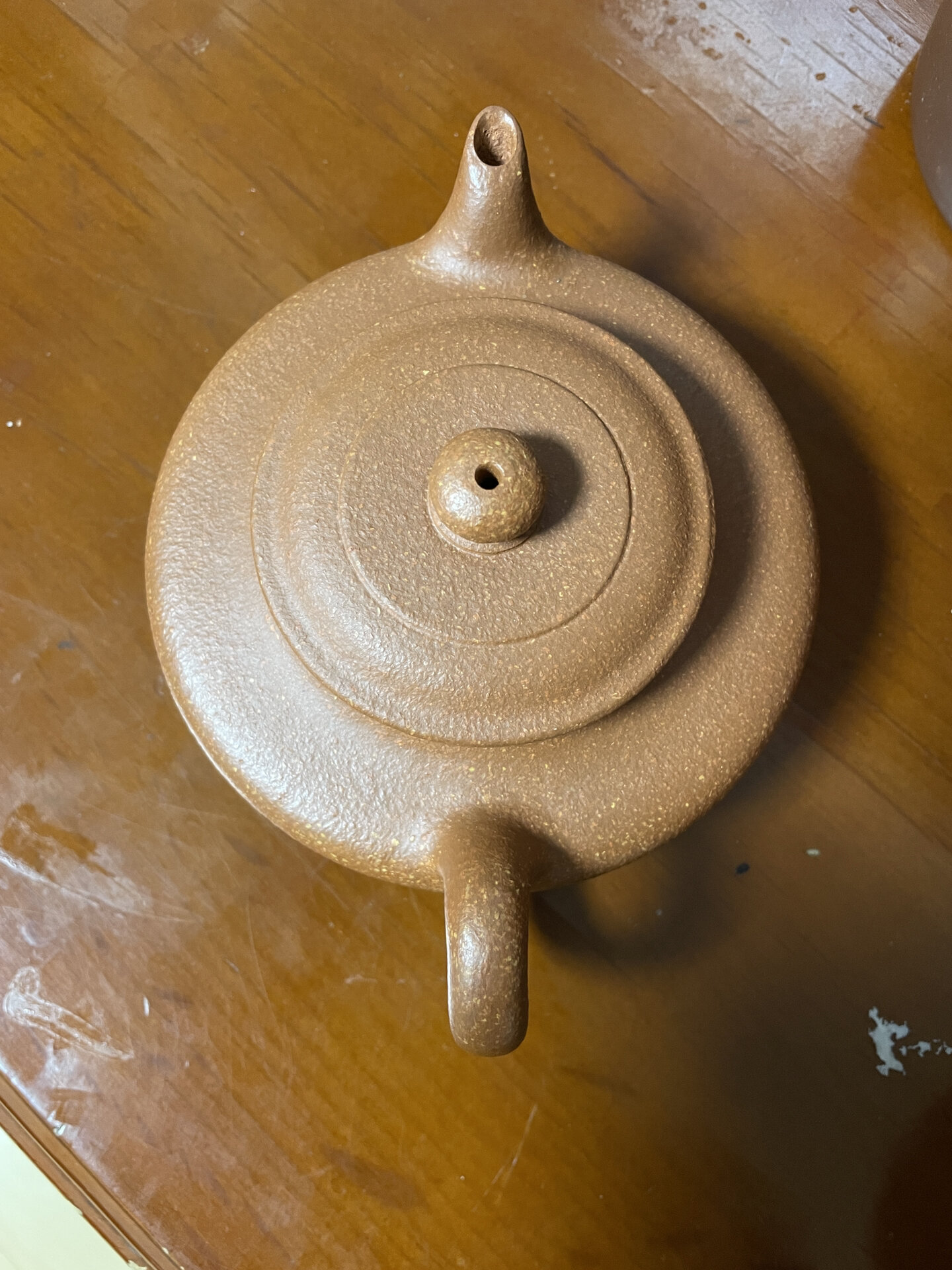 紫砂壶(3)黄降坡 虚扁,容量:约210cc 泥料:宝山矿黄降坡 造型扁一分
