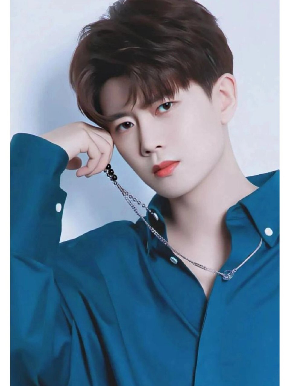 嘉伦简介 中文名:任嘉伦 英文名:aiien 原名:任国超 国籍:中国 民族