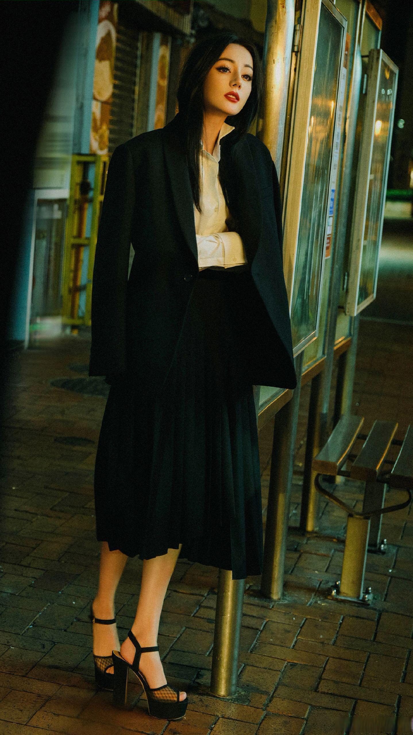 迪丽热巴香港街拍大片