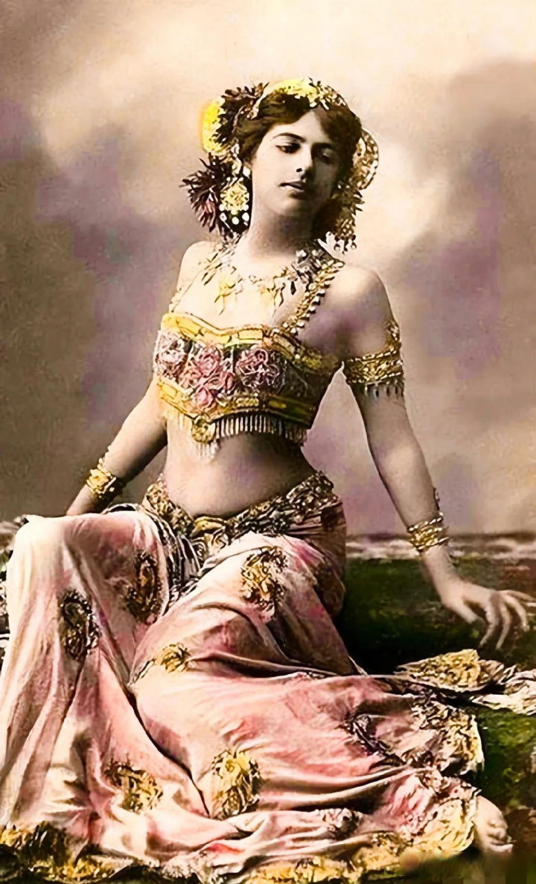 一战最美的交际花玛塔61哈丽,在风月场招蜂引蝶之