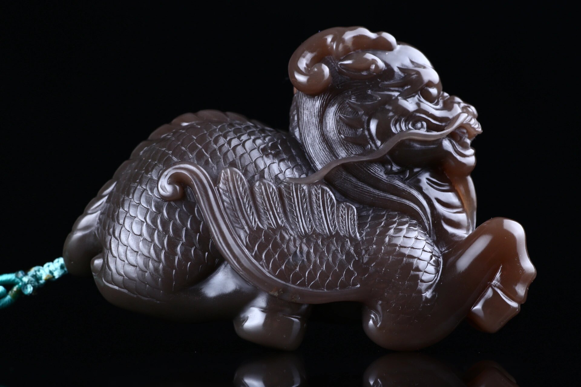 精品牛角冻手玩件 题材 麒麟献瑞 精品寿山牛角冻手玩件 题材 麒麟献