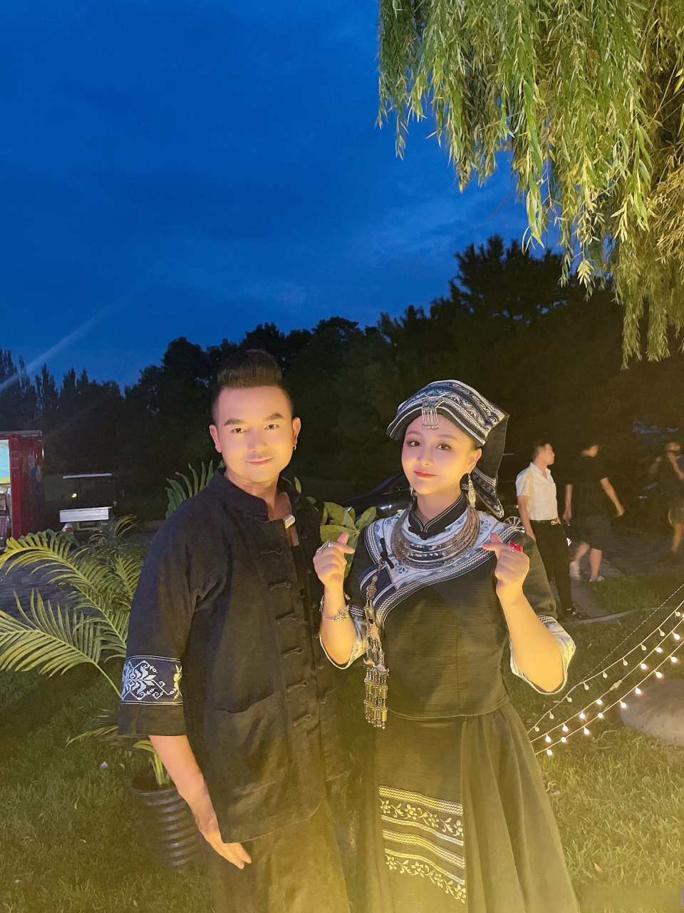山水组合##夏日星光夜#  再次回到星光大道的舞台上,带着我们的歌