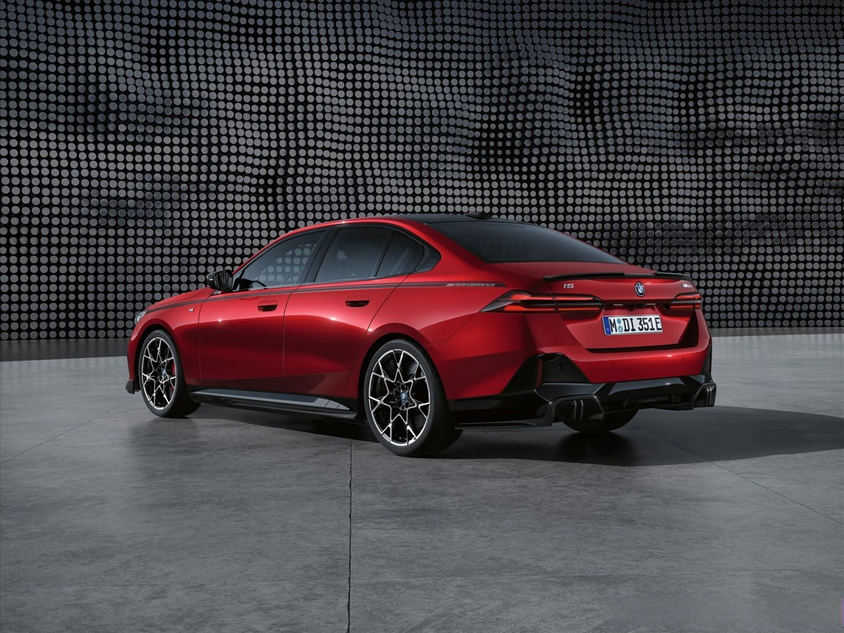 有了m performance套件加持,大家觉得颜值如何? #宝马i5##宝马5系