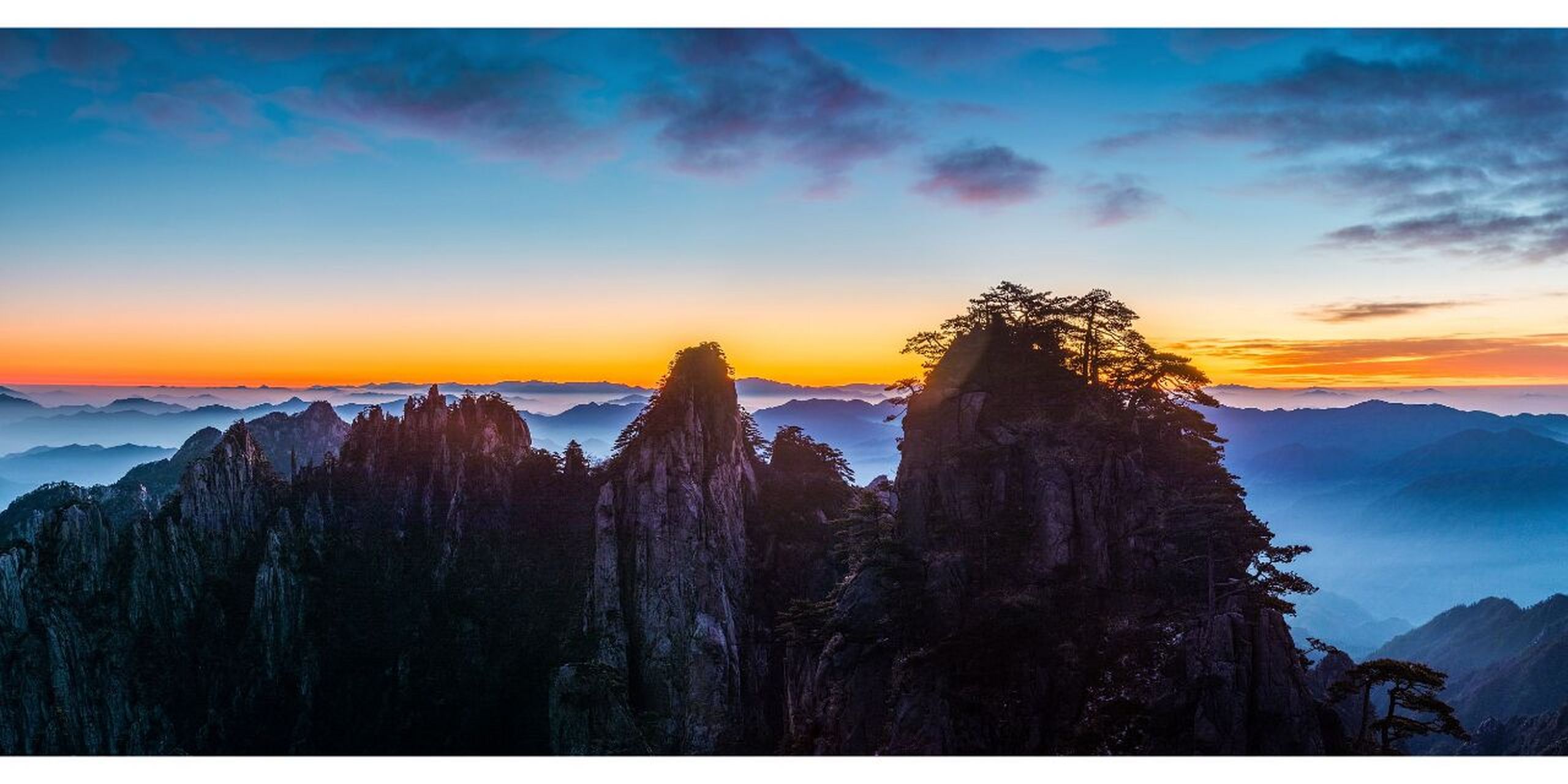 玩转黄山,美景无限 9015黄山是中国著名的风景区,拥有壮美的山峰