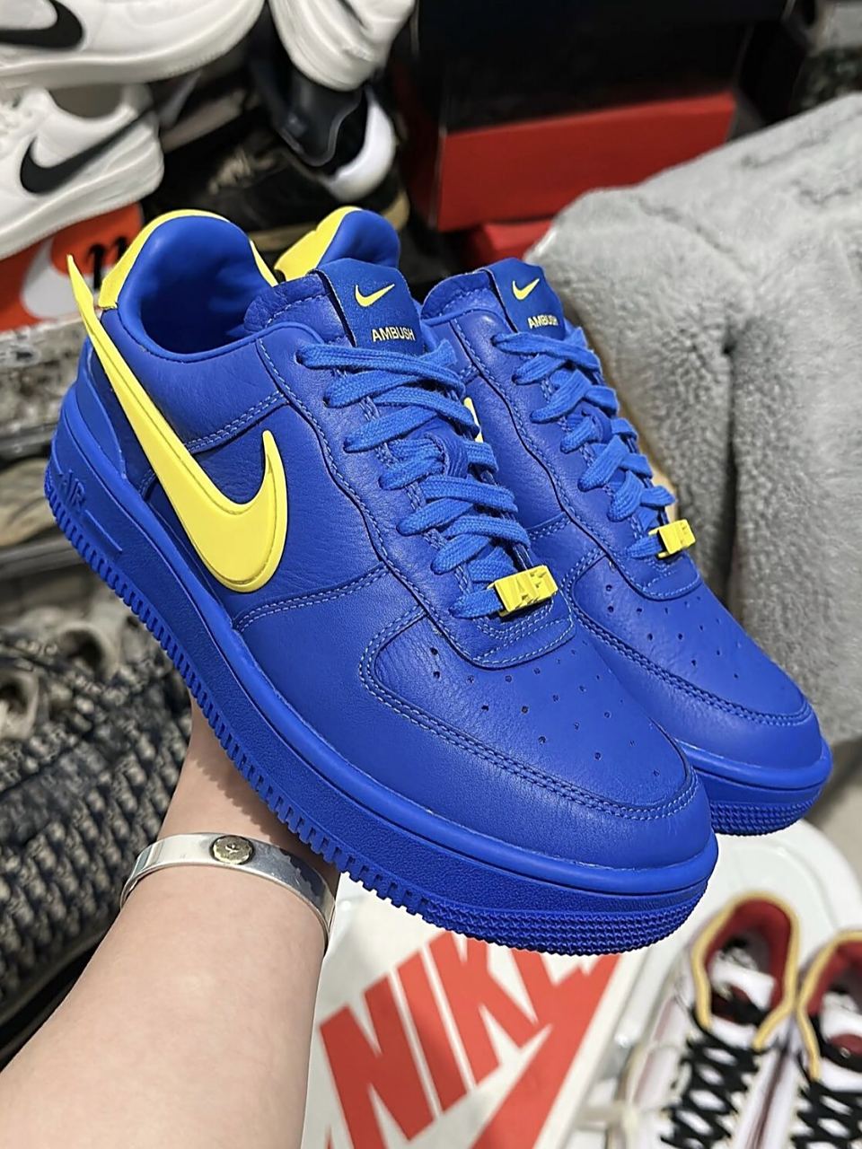 和空军一号的合作 果然用心,鞋带扣也是彩色立体的!