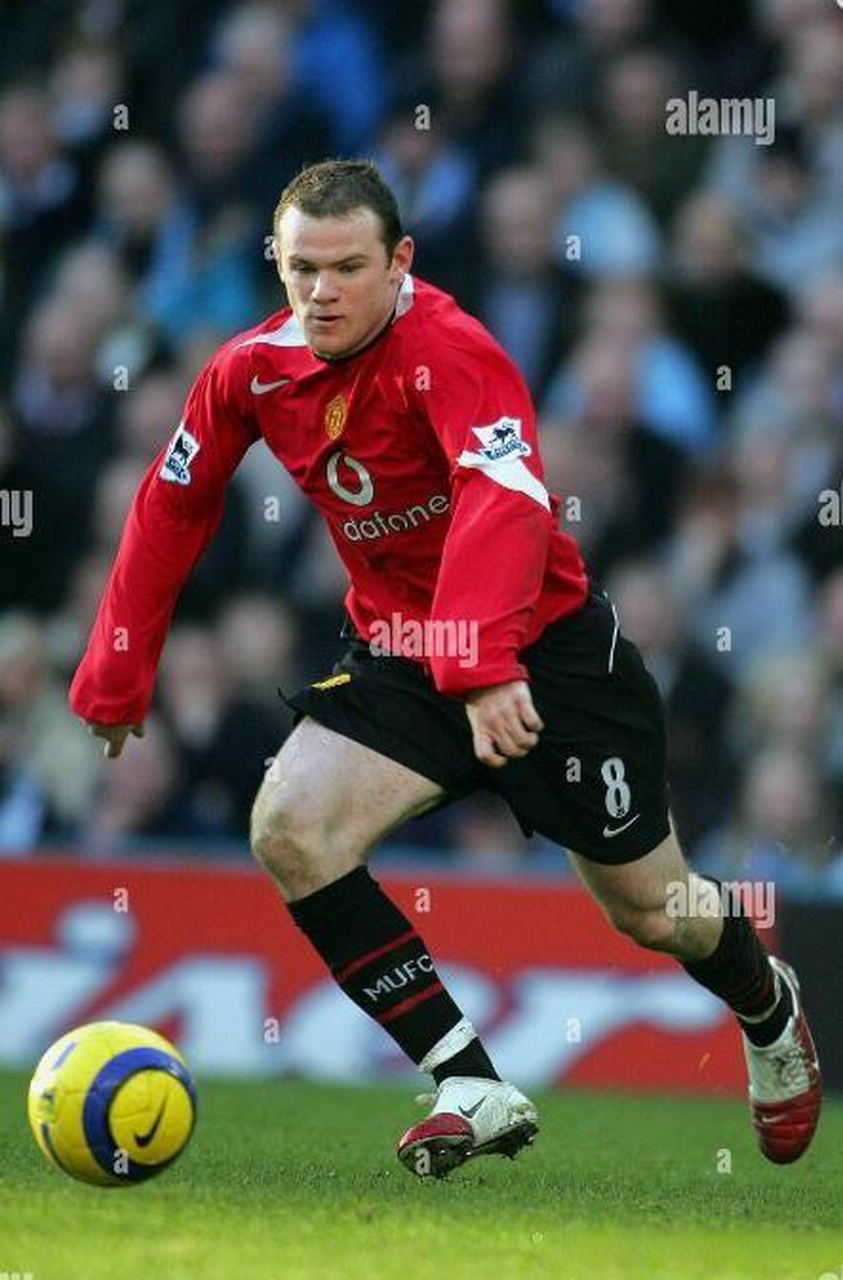 意大利队队长卡纳瓦罗在2006年世界杯使用的t90三代红白色球鞋,是t903