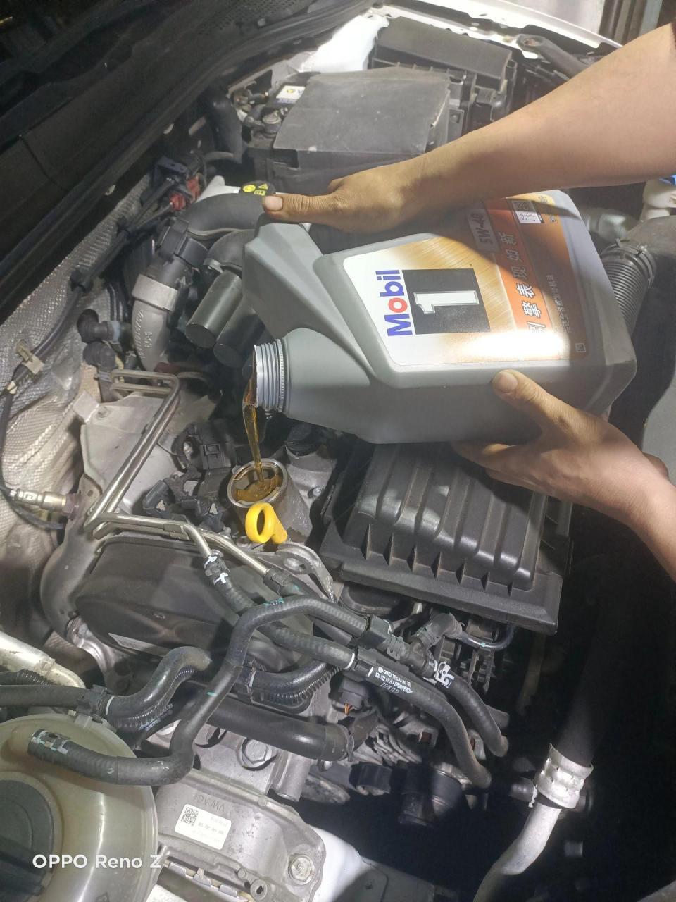 2014 款大众高尔夫-保养美孚银裝一号全合成机油1支,机油格1个,空气格